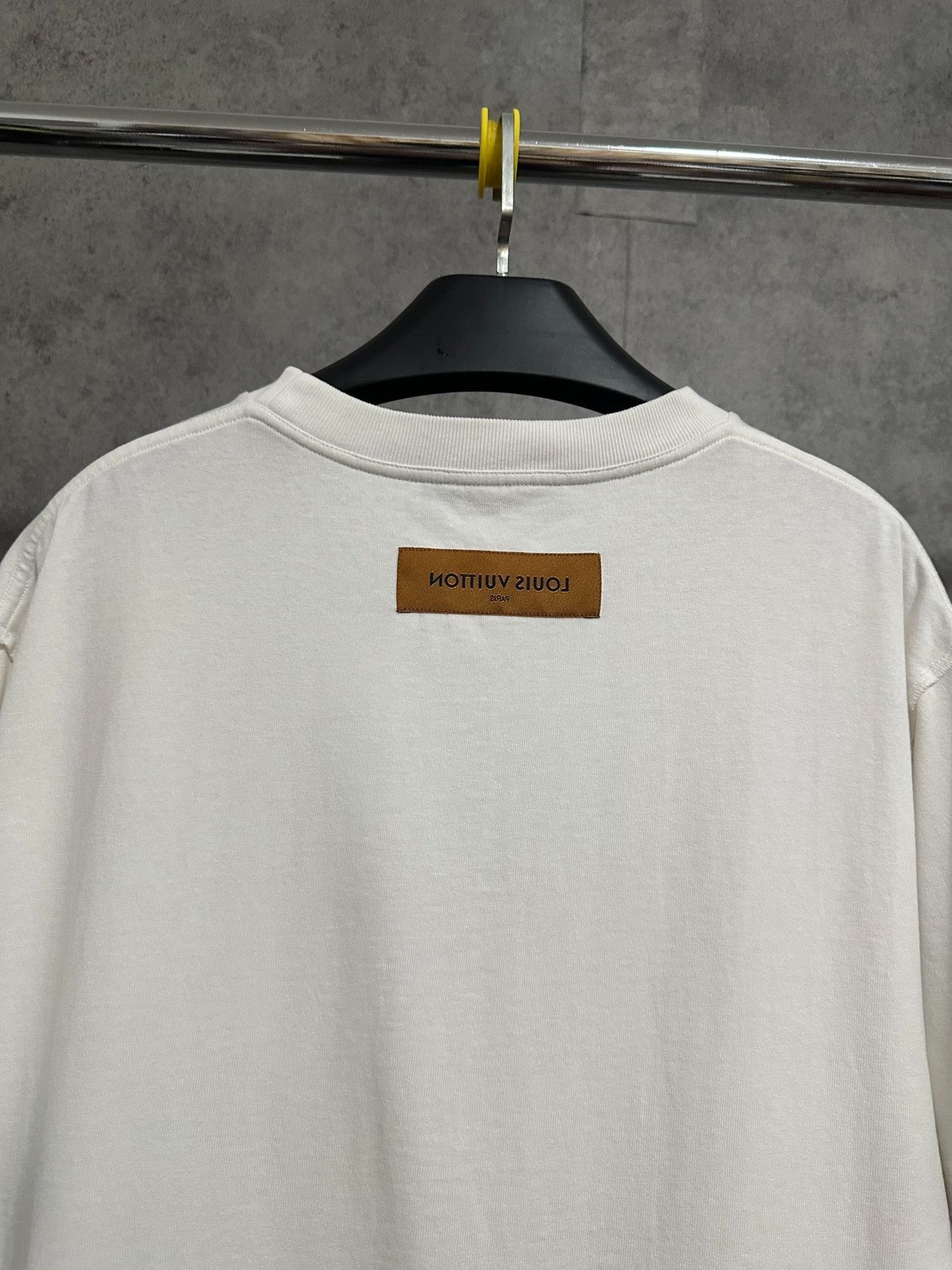 Louis Vuitton LV Back Logo Short Sleeve T-Shirt Size US M / EU 48-50 / 2 - 2 Thumbnail