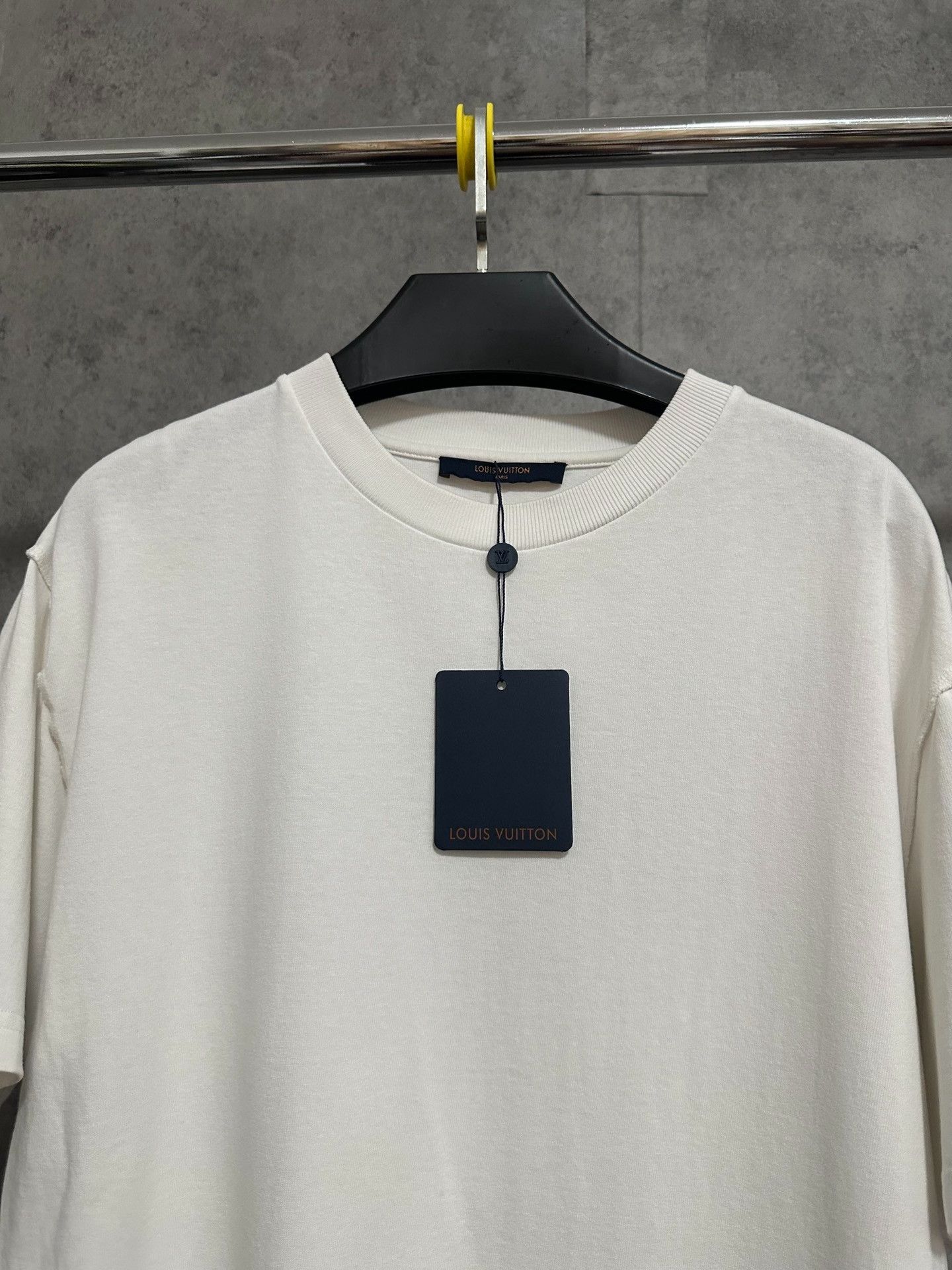 Louis Vuitton LV Back Logo Short Sleeve T-Shirt Size US M / EU 48-50 / 2 - 5 Thumbnail