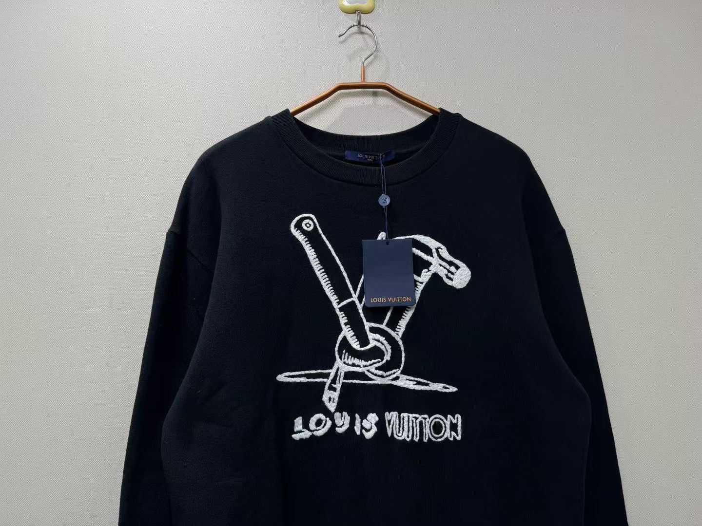 Louis Vuitton Louis Vuitton Black Embroidered Logo Sweatshirt Size US XL / EU 56 / 4 - 2 Thumbnail