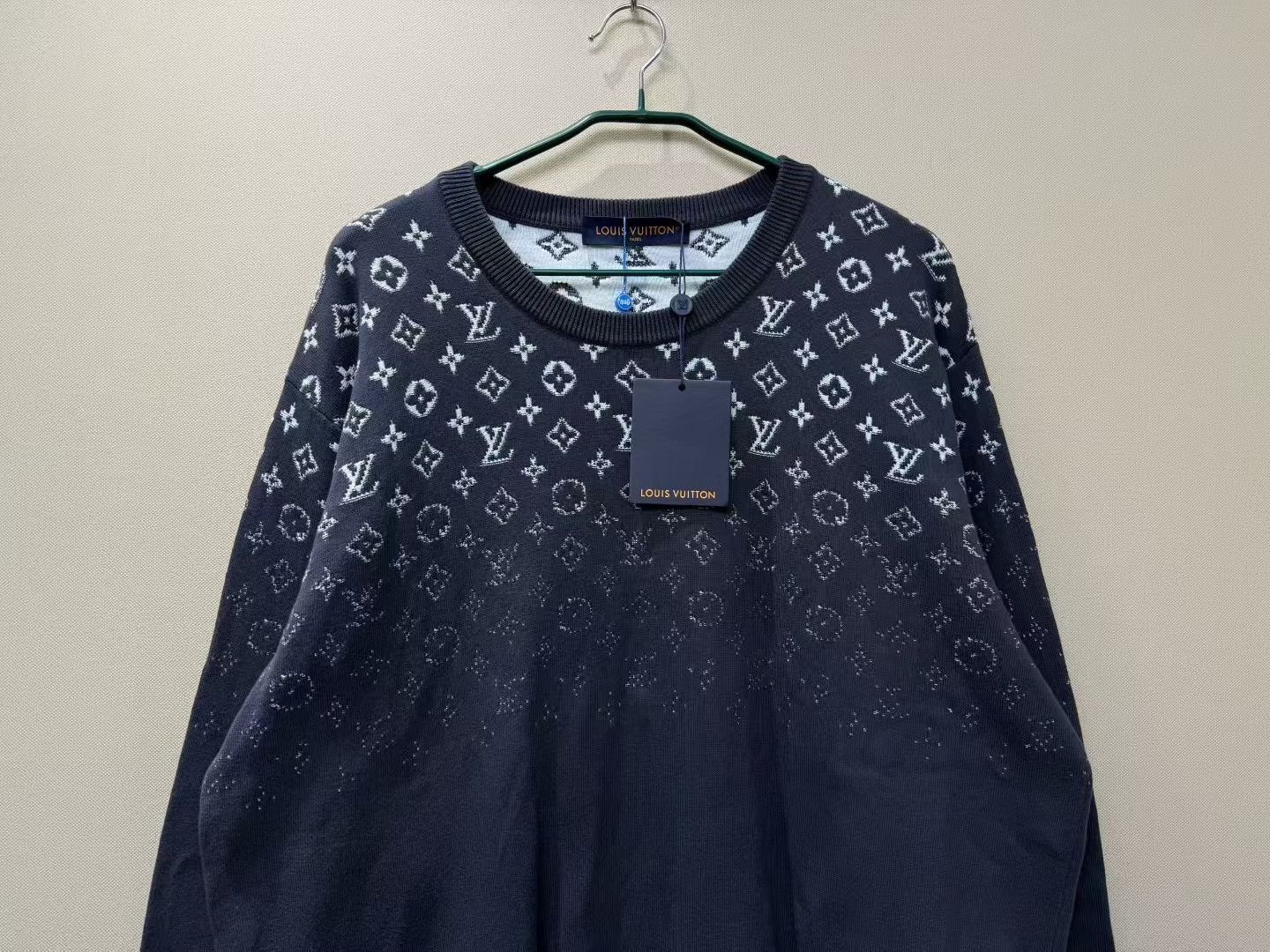 Louis Vuitton Louis Vuitton Gradient Logo Sweater Size US XL / EU 56 / 4 - 2 Thumbnail