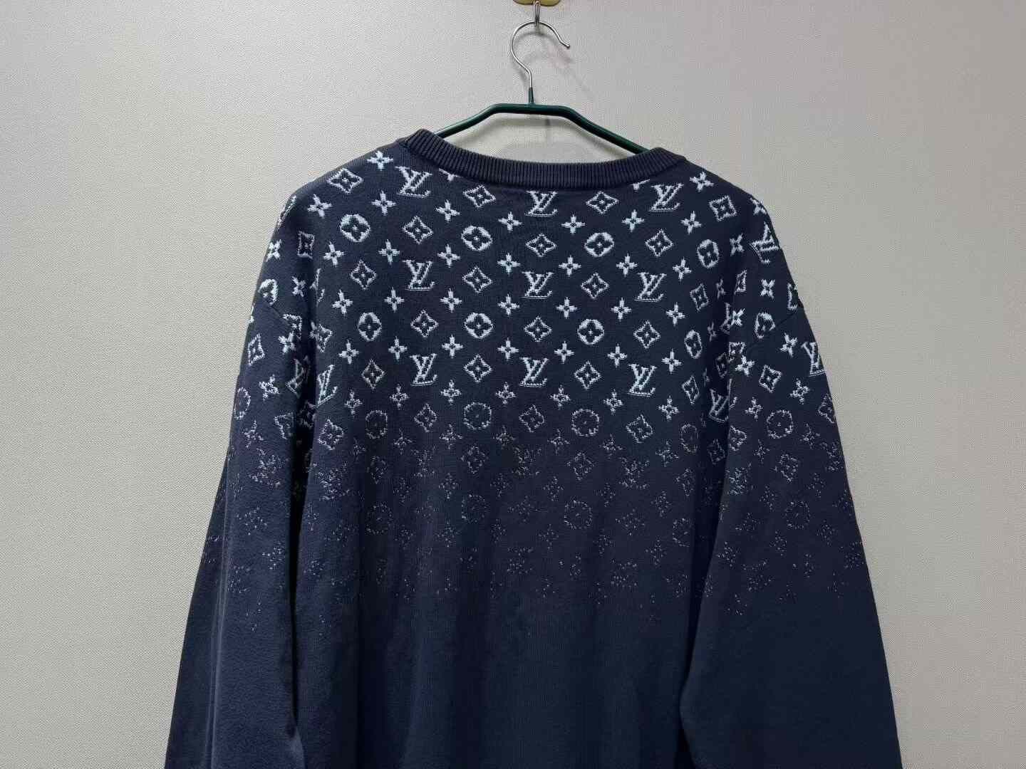 Louis Vuitton Louis Vuitton Gradient Logo Sweater Size US XL / EU 56 / 4 - 5 Thumbnail
