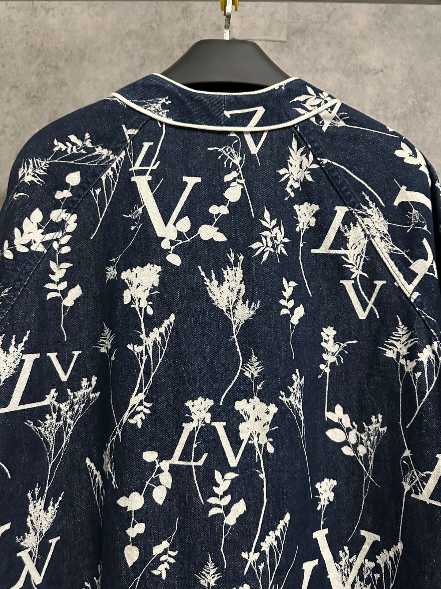 Louis Vuitton LV Denim Wheat Logo Short Sleeve Shirt Size US S / EU 44-46 / 1 - 6 Thumbnail