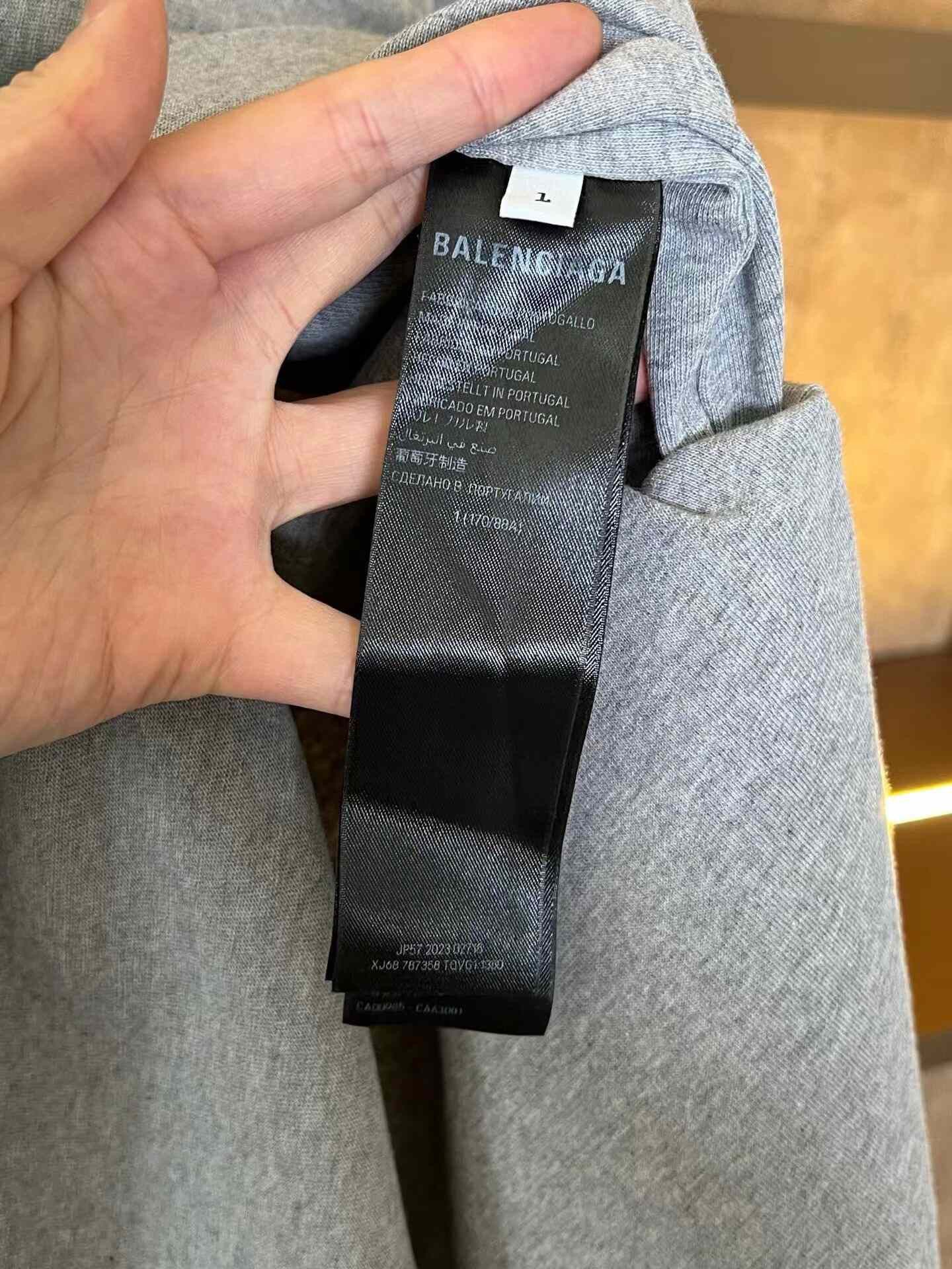 Balenciaga Balenciaga Distressed Short Sleeve Size US S / EU 44-46 / 1 - 3 Thumbnail