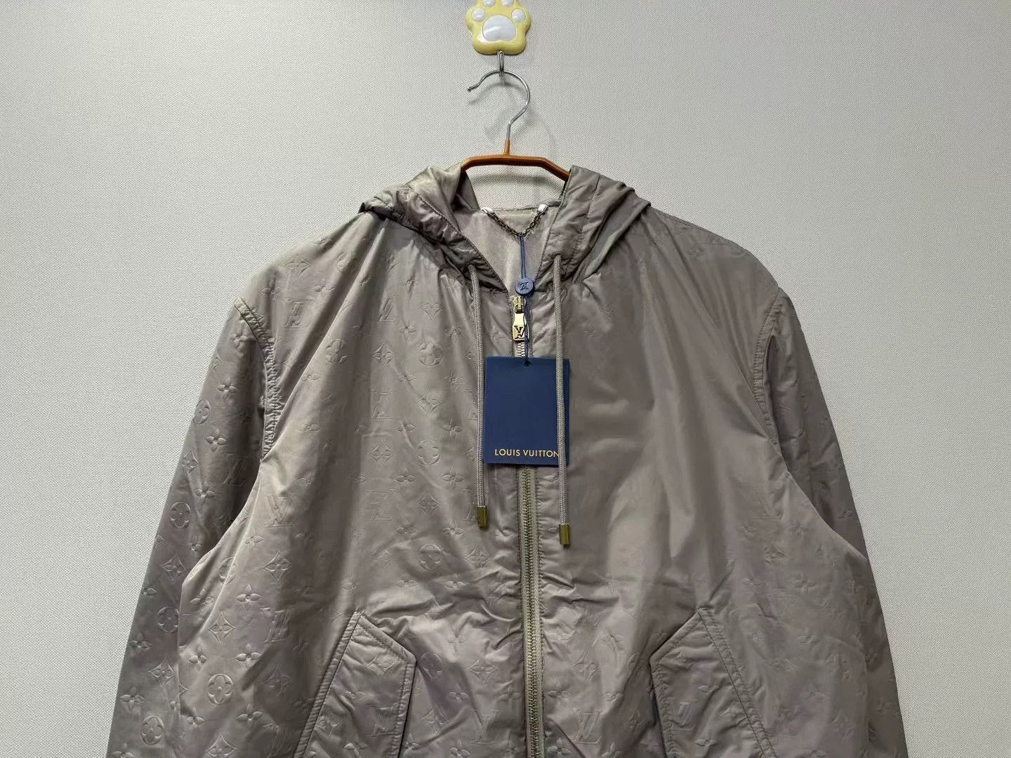 Louis Vuitton Louis Vuitton Khaki Embossed Logo Jacket Size US S / EU 44-46 / 1 - 2 Thumbnail