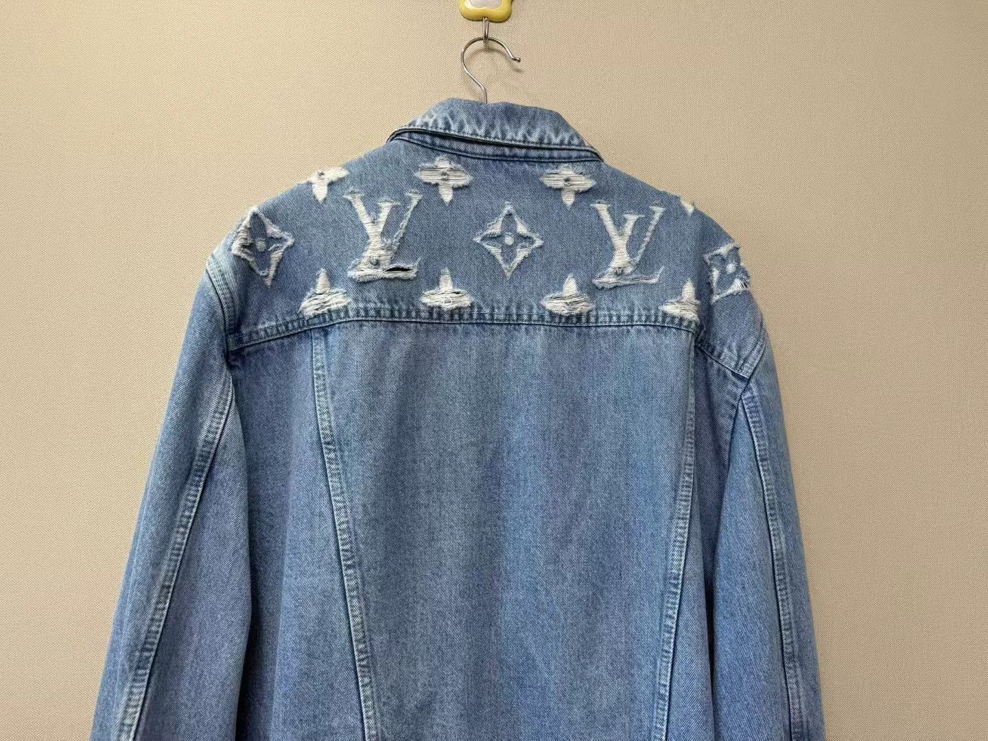 Louis Vuitton Louis Vuitton Blue Distressed Logo Denim Jacket Size US XL / EU 56 / 4 - 5 Thumbnail