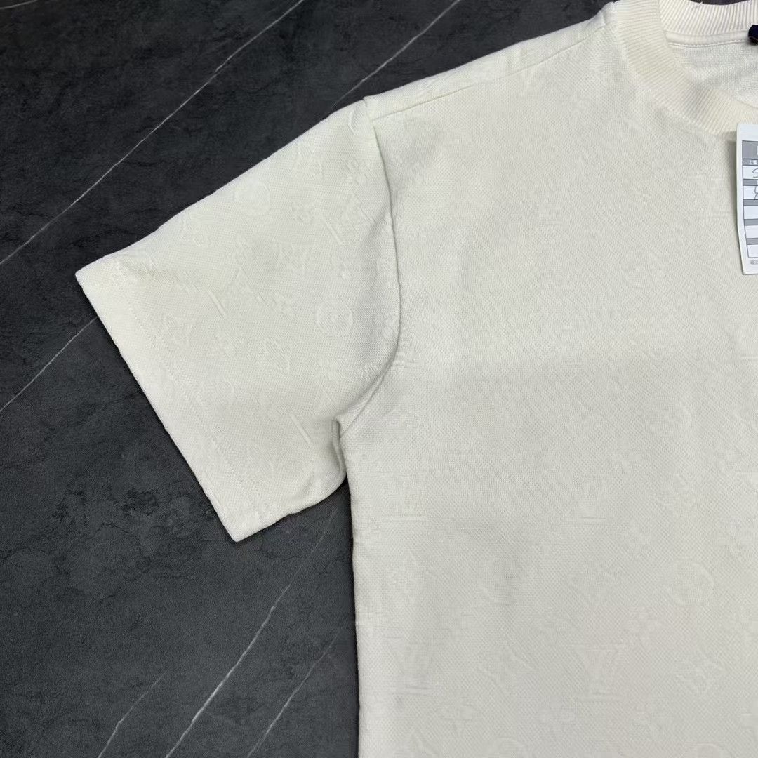 Louis Vuitton Louis Vuitton Embossed Logo Short Sleeve Size US S / EU 44-46 / 1 - 7 Thumbnail
