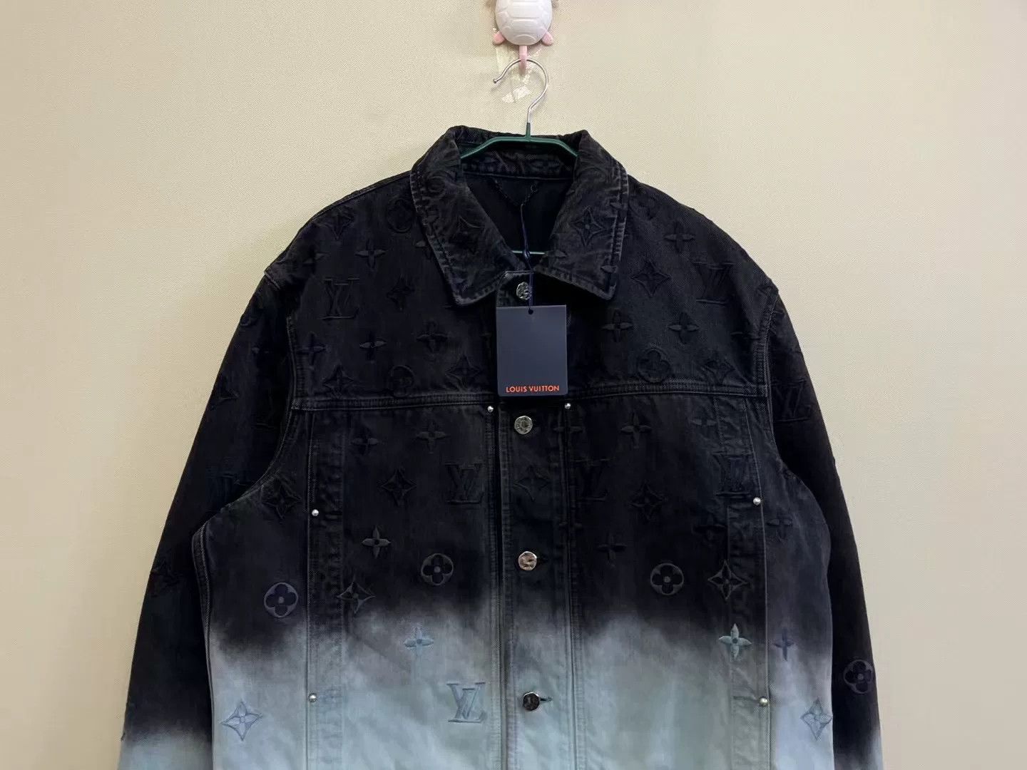 Louis Vuitton Louis Vuitton Gradient Logo Denim Jacket Size US XXL / EU 58 / 5 - 2 Thumbnail