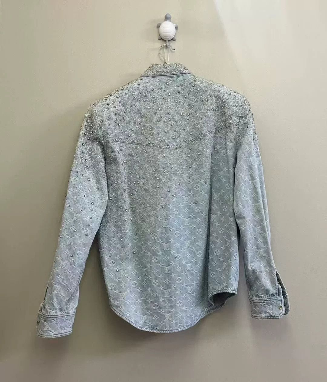 Louis Vuitton Louis Vuitton Rhinestone Full Logo Denim Jacket Size US XXL / EU 58 / 5 - 5 Thumbnail