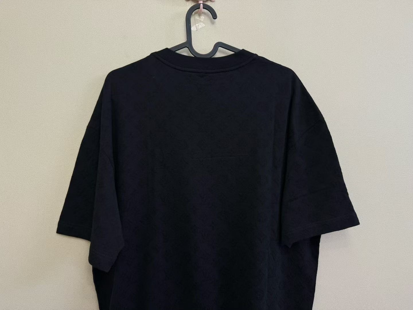 Louis Vuitton Louis Vuitton Black Flocked Logo Short Sleeve Size US L / EU 52-54 / 3 - 5 Thumbnail