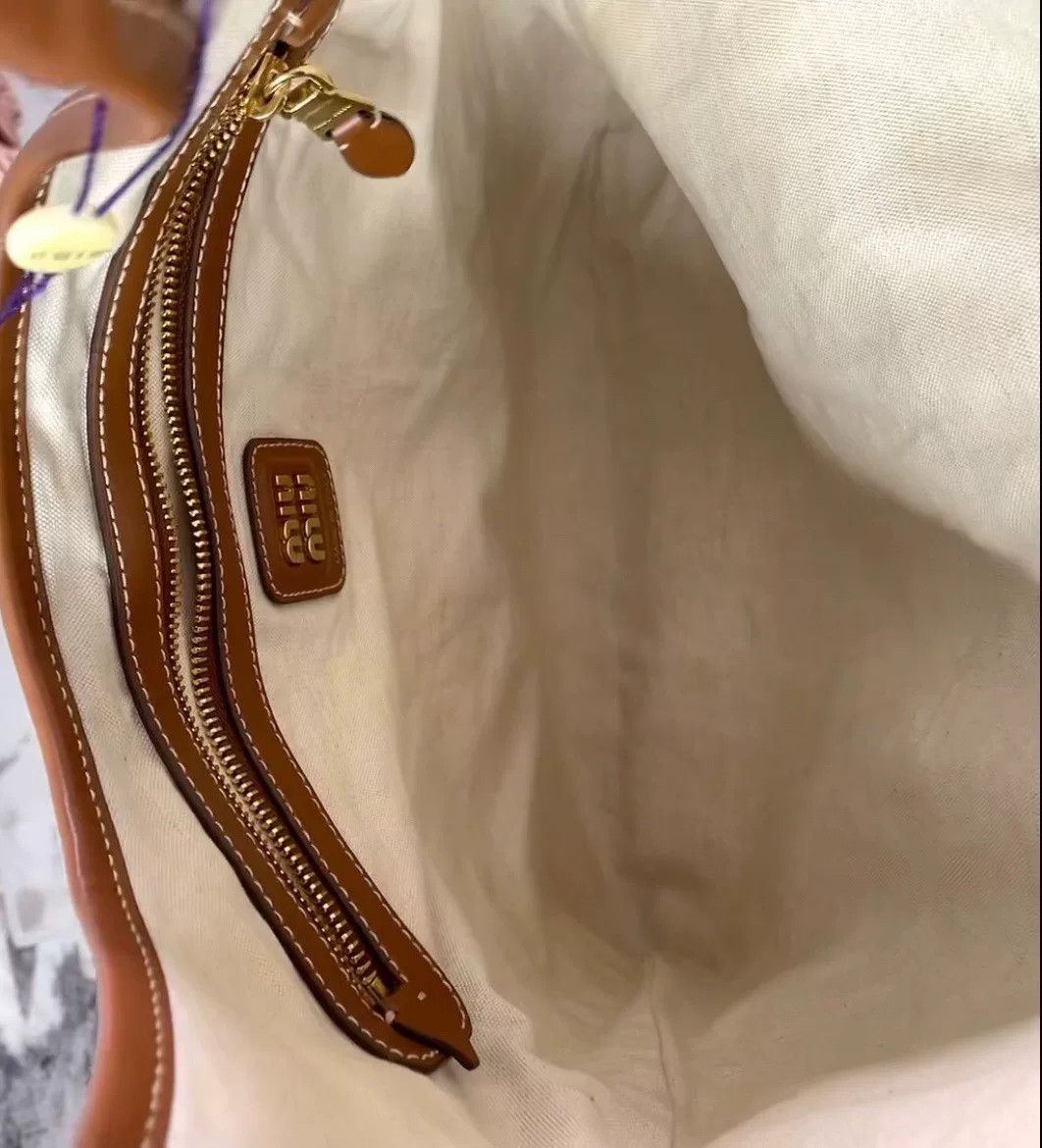 Miu Miu Pre-loved Bag Very good condition Size ONE SIZE - 9 Thumbnail