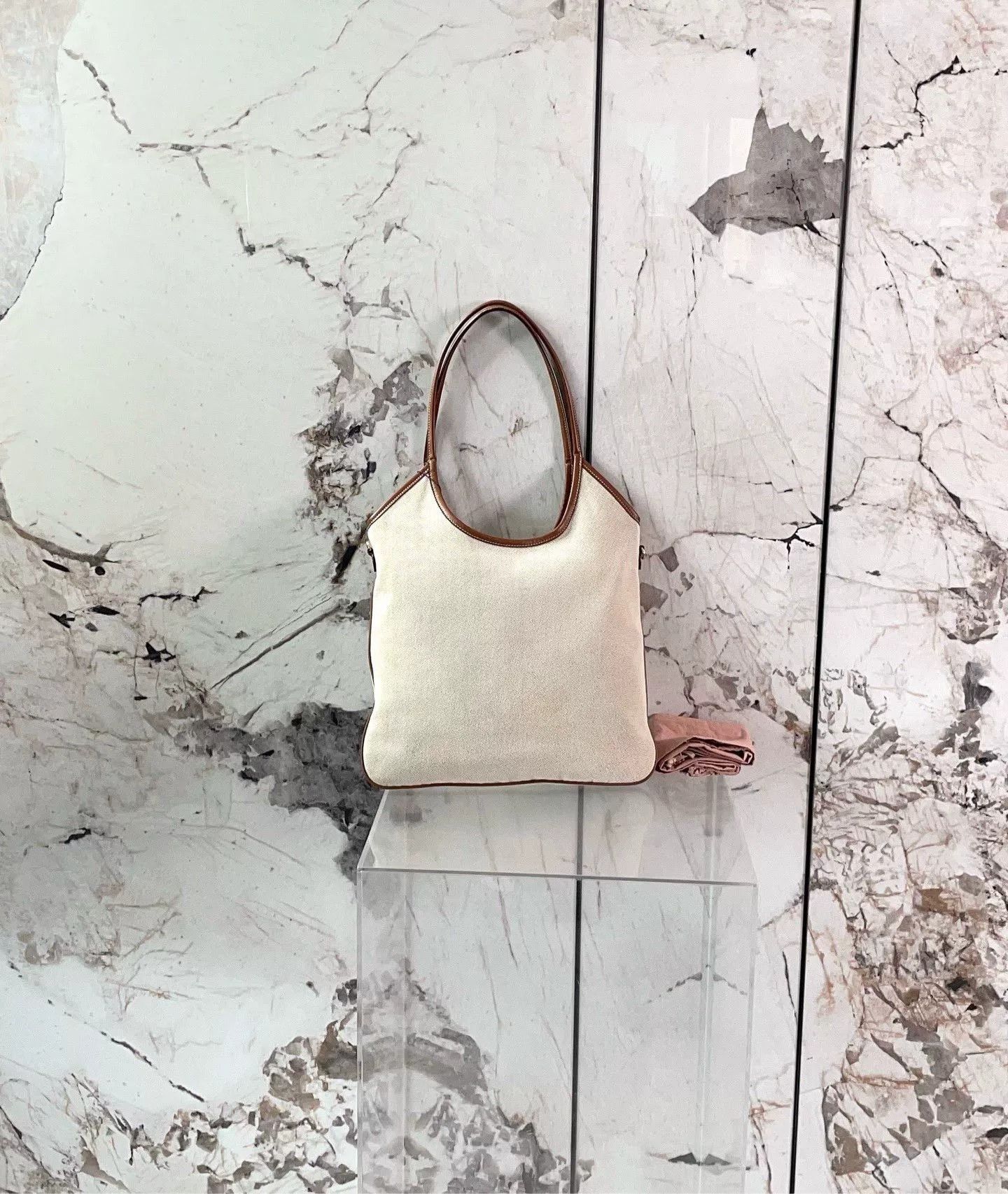 Miu Miu Pre-loved Bag Very good condition Size ONE SIZE - 2 Thumbnail