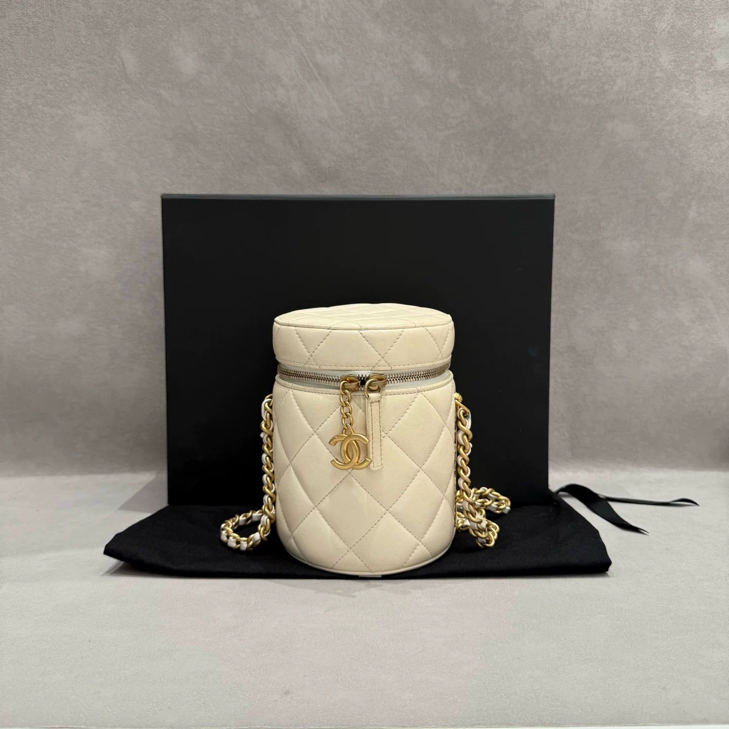 Chanel Pre-loved Bag Very good condition Size ONE SIZE - 2 Thumbnail