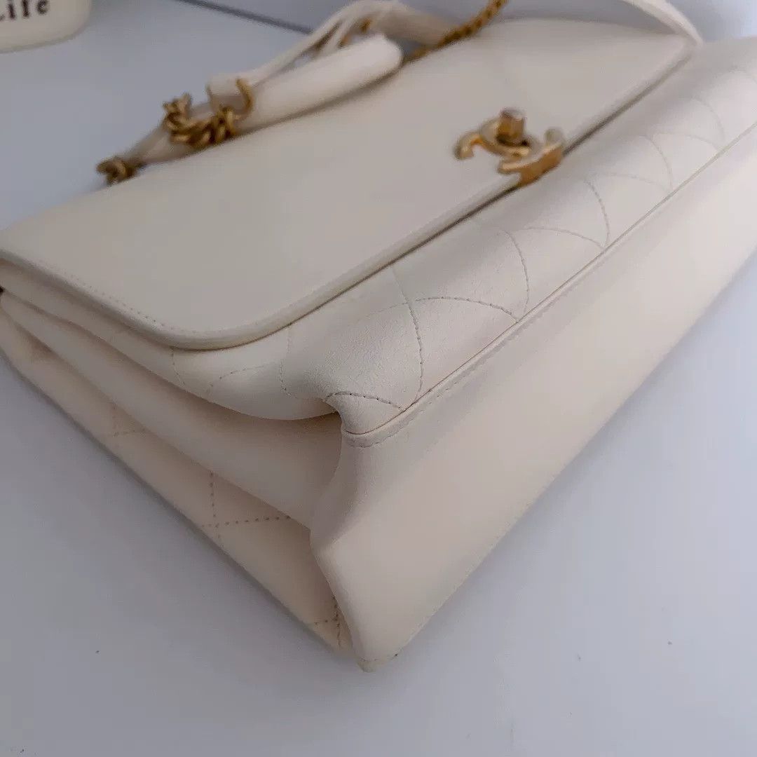 Chanel Pre-loved Bag Very good condition Size ONE SIZE - 5 Thumbnail