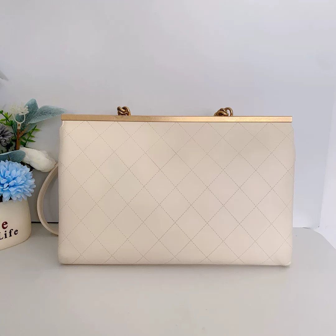 Chanel Pre-loved Bag Very good condition Size ONE SIZE - 2 Thumbnail