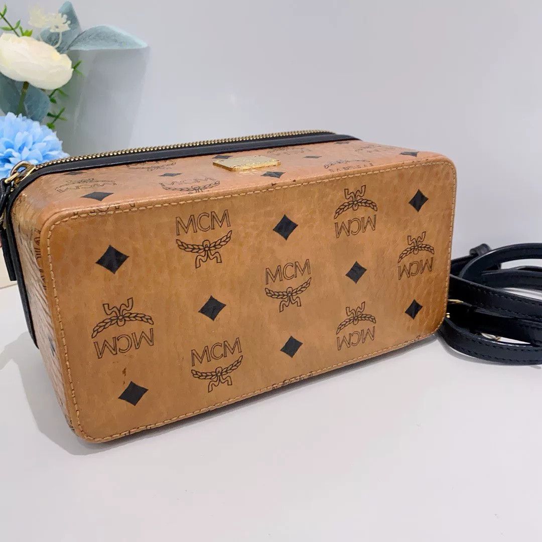 MCM Pre-loved Bag Very good condition Size ONE SIZE - 5 Thumbnail