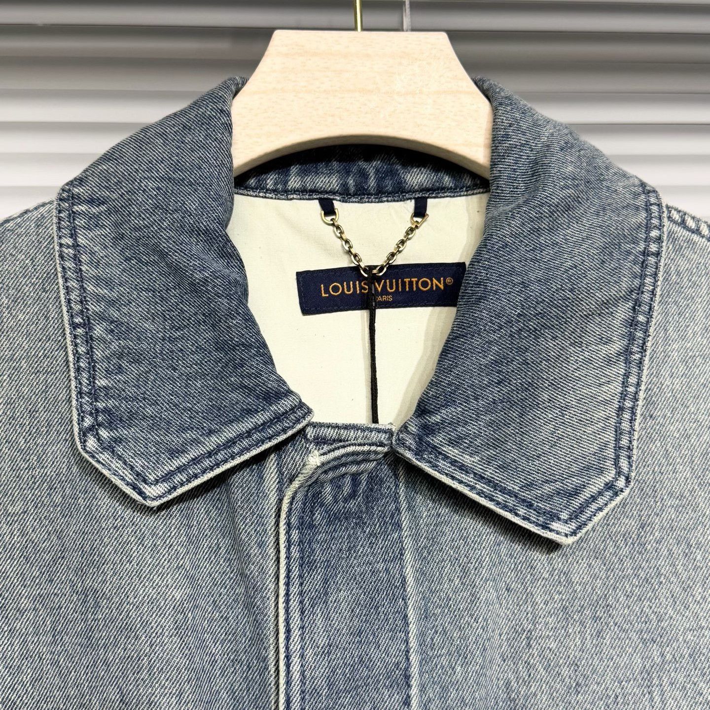 Louis Vuitton Louis Vuitton Denim Short-Sleeve Shirt Size US XL / EU 56 / 4 - 3 Thumbnail