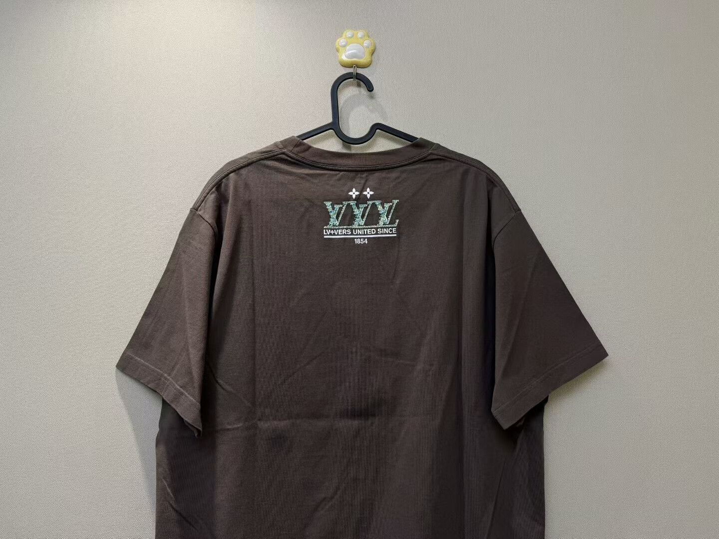 Louis Vuitton Louis Vuitton Brown Pearl Rhinestone Logo Tee Size L / US 10 / IT 46 - 5 Thumbnail
