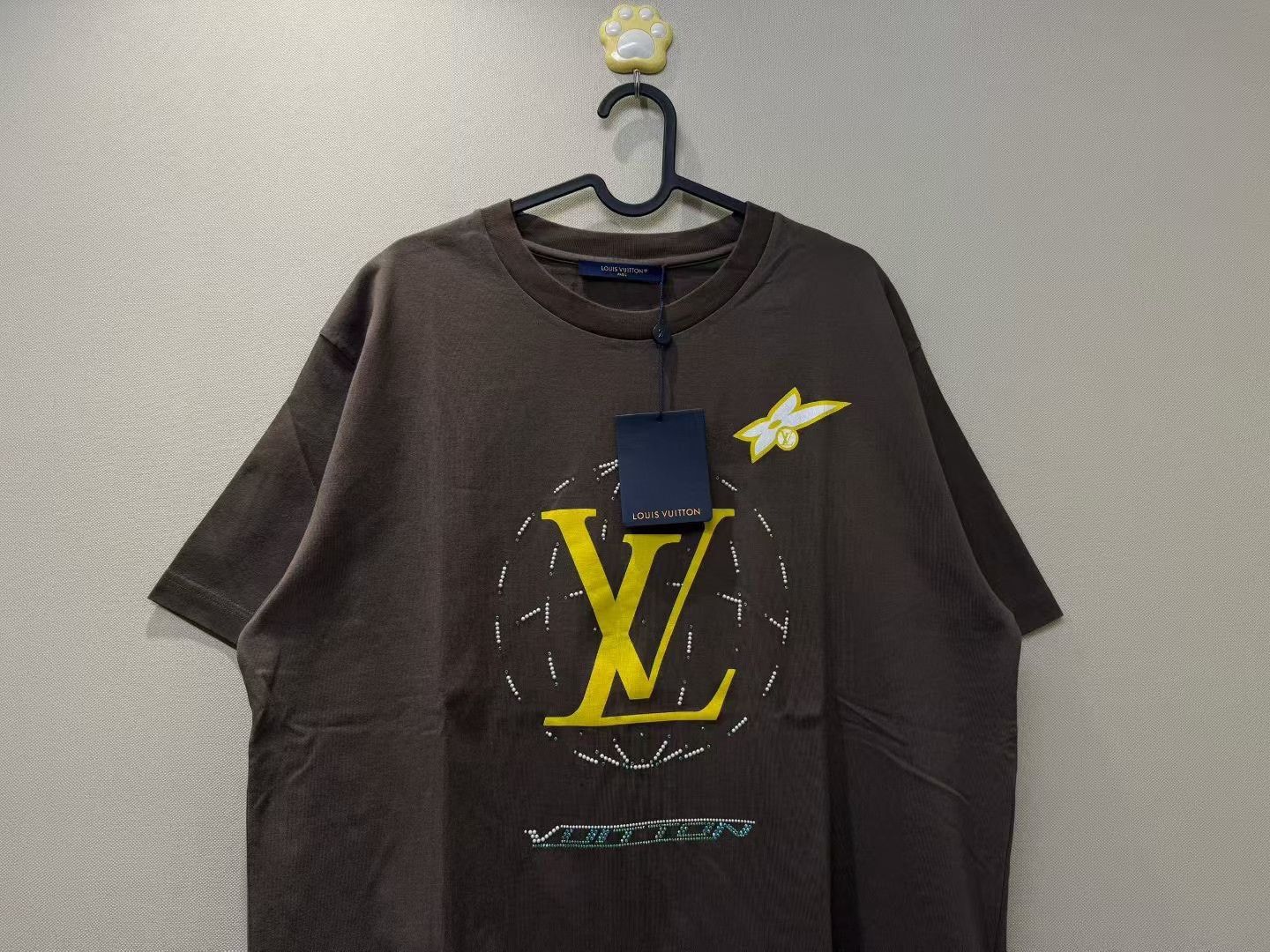 Louis Vuitton Louis Vuitton Brown Pearl Rhinestone Logo Tee Size L / US 10 / IT 46 - 2 Thumbnail