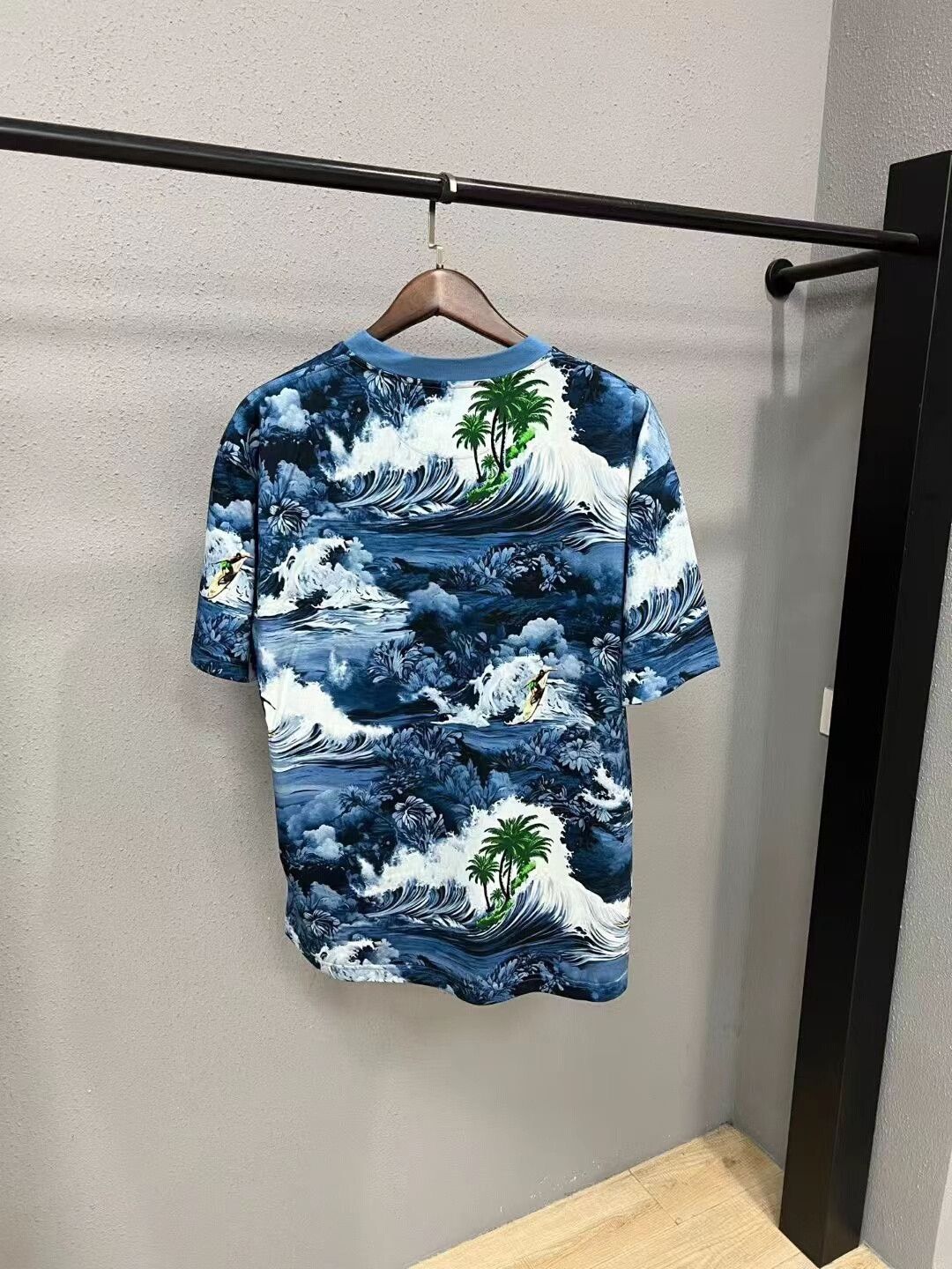 Louis Vuitton Lv New Wave Short-Sleeve Tee Size US XL / EU 56 / 4 - 2 Thumbnail