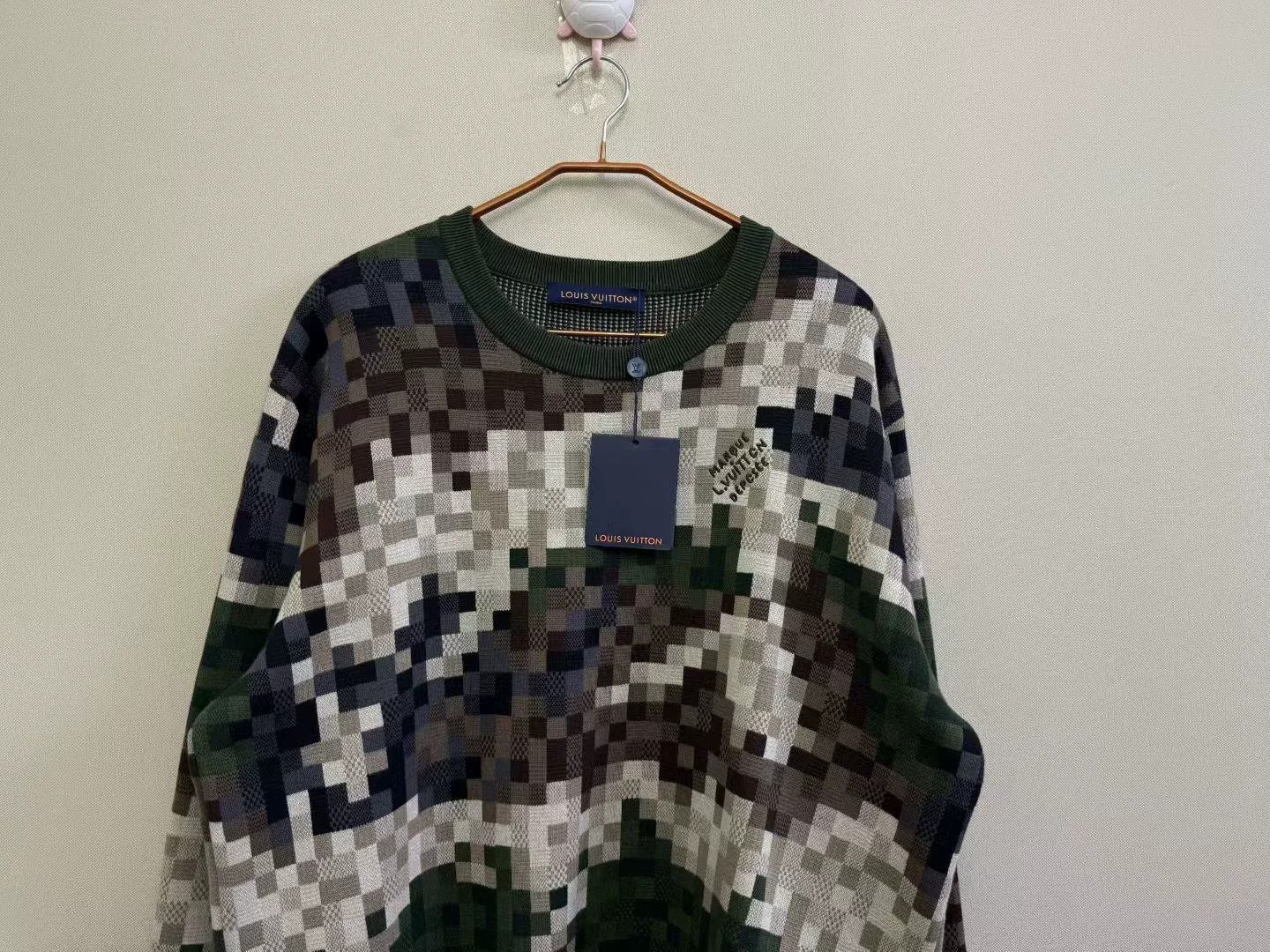 Louis Vuitton LV x Pharrell Camo Logo Sweater Size US XXL / EU 58 / 5 - 2 Thumbnail