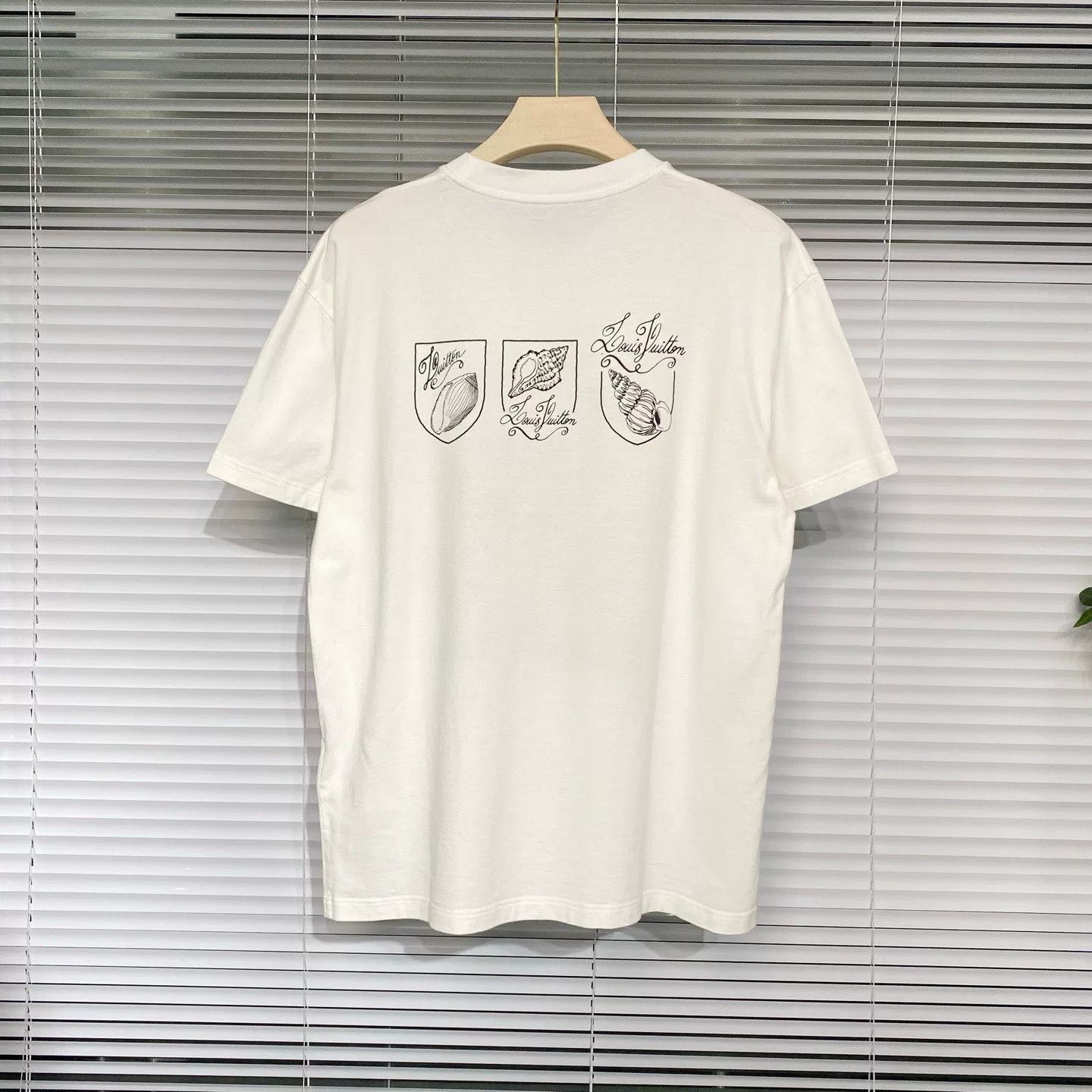 Louis Vuitton LV 2025 New Conch Shell Print T-shirt Size US S / EU 44-46 / 1 - 2 Thumbnail