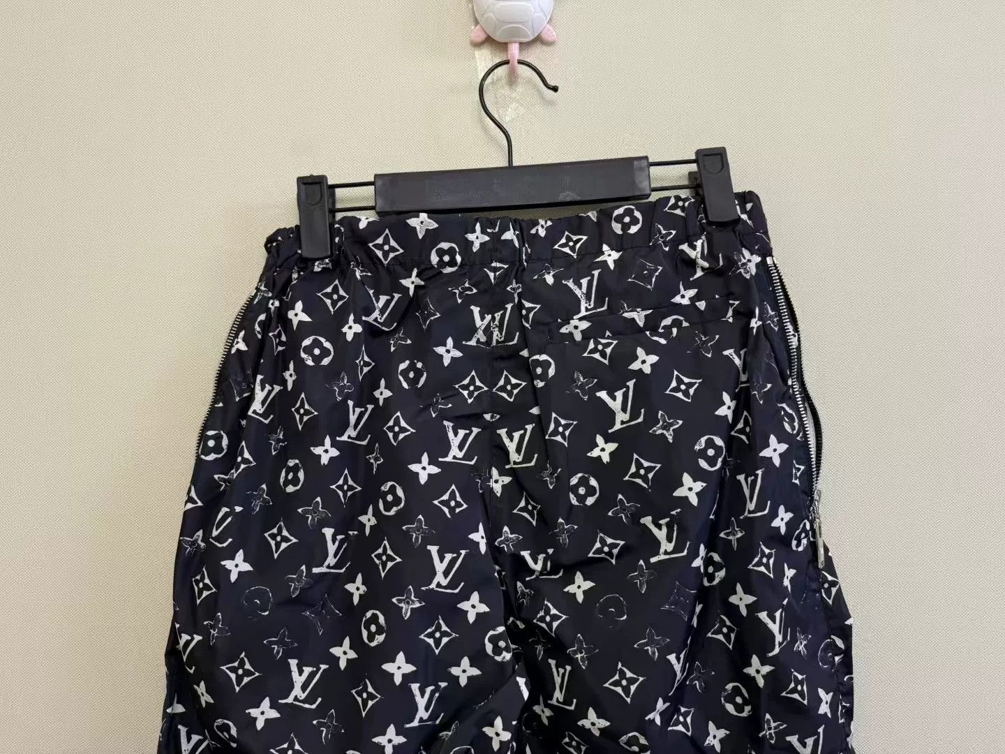 Louis Vuitton Louis Vuitton LV Monogram Nylon Shorts Size US 27 - 5 Thumbnail
