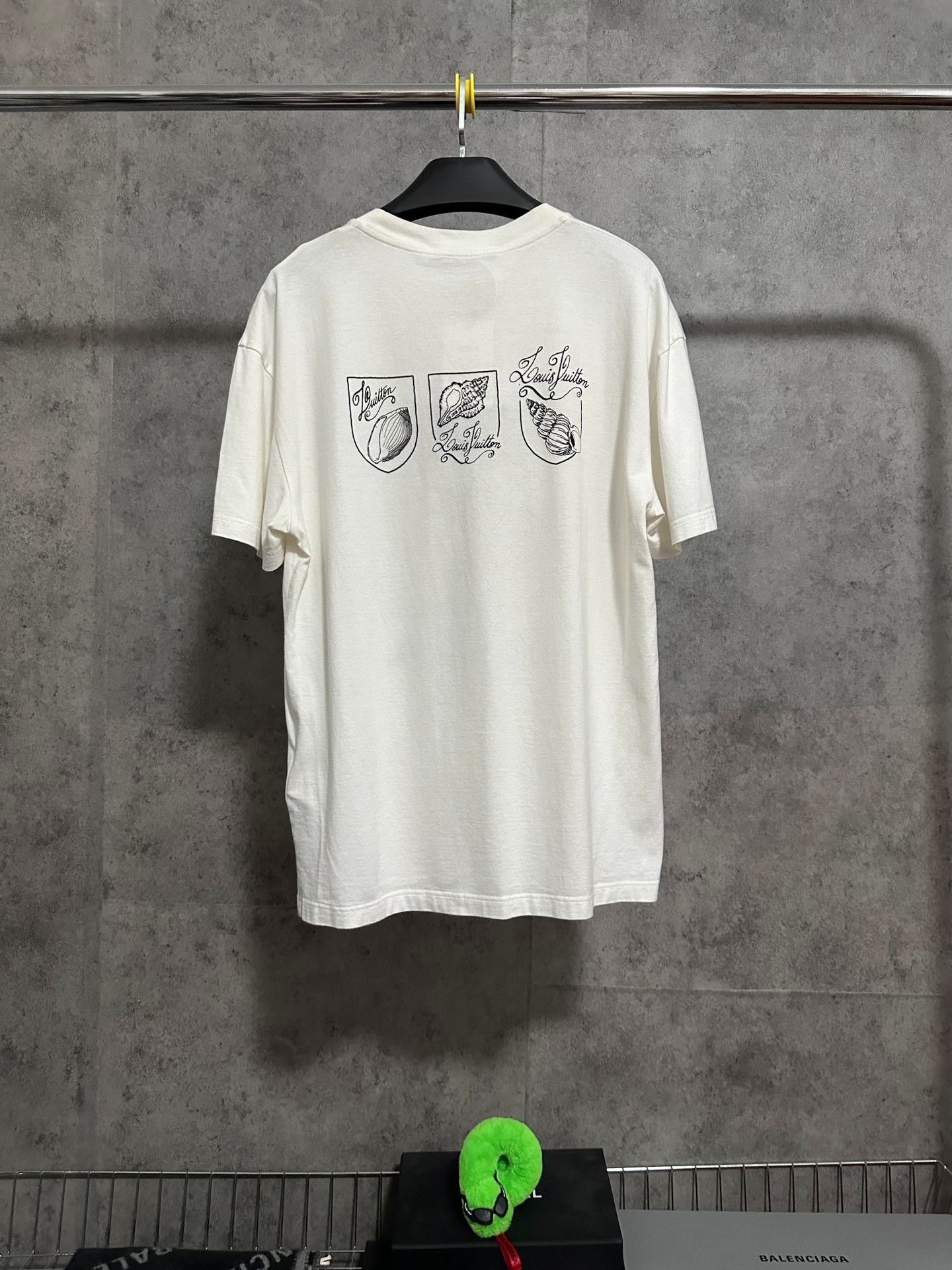 Louis Vuitton LV Conch Shell Print Embroidered Short Sleeve T-shirt Size US S / EU 44-46 / 1 - 4 Thumbnail
