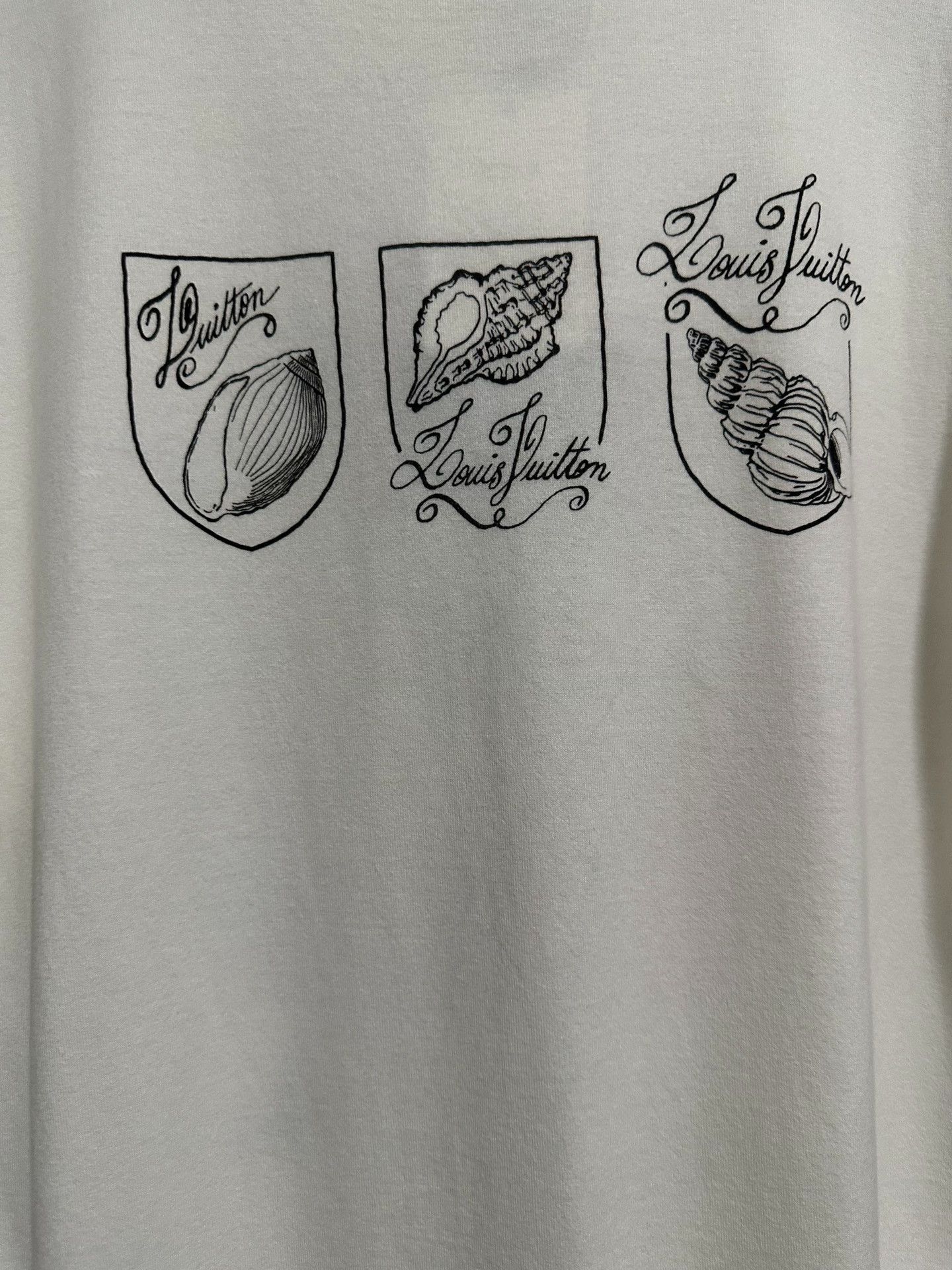 Louis Vuitton LV Conch Shell Print Embroidered Short Sleeve T-shirt Size US S / EU 44-46 / 1 - 5 Thumbnail
