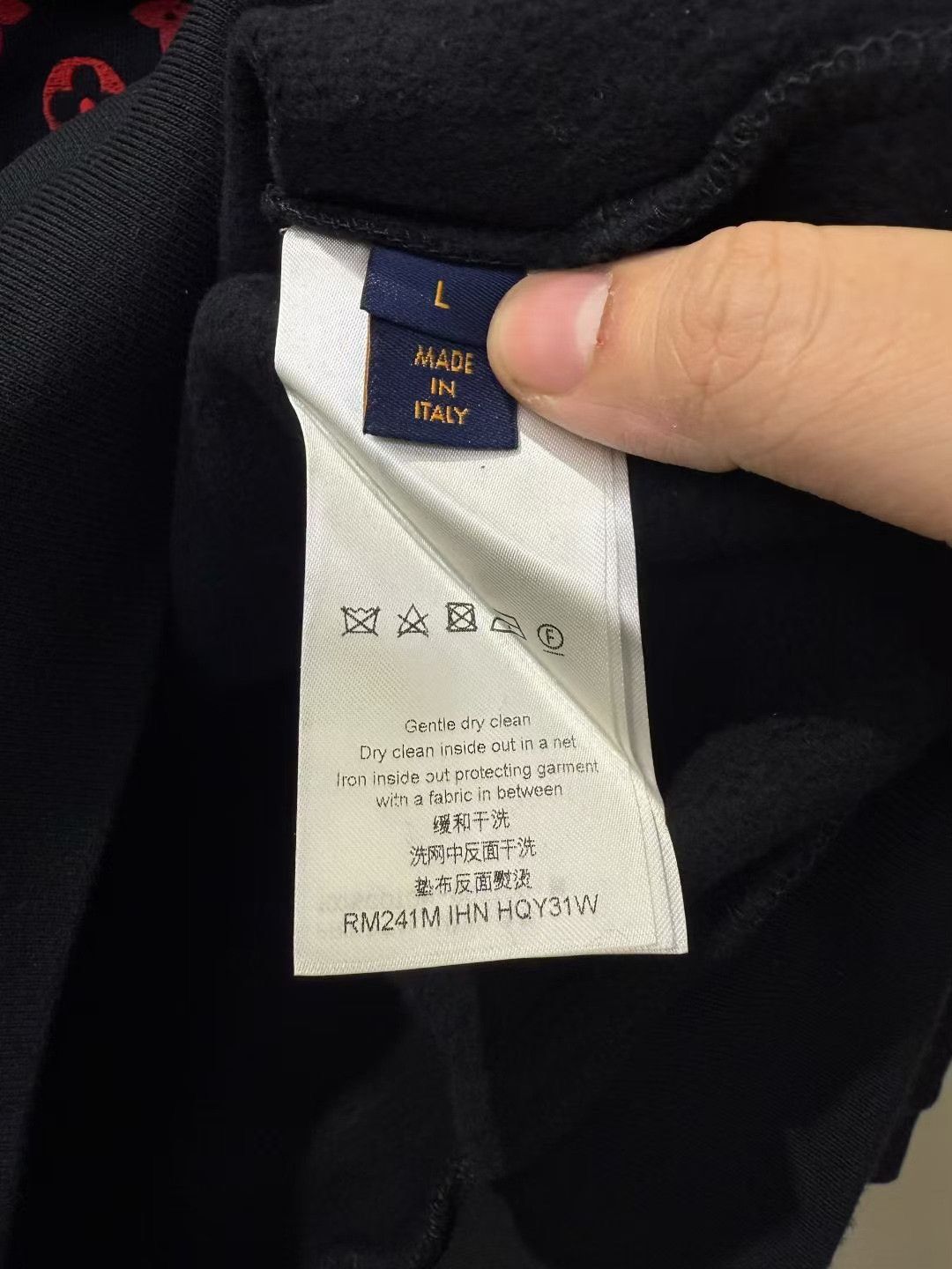 Louis Vuitton Louis Vuitton LV Embroidered Gradient Logo Sweatshirt Size US L / EU 52-54 / 3 - 3 Thumbnail