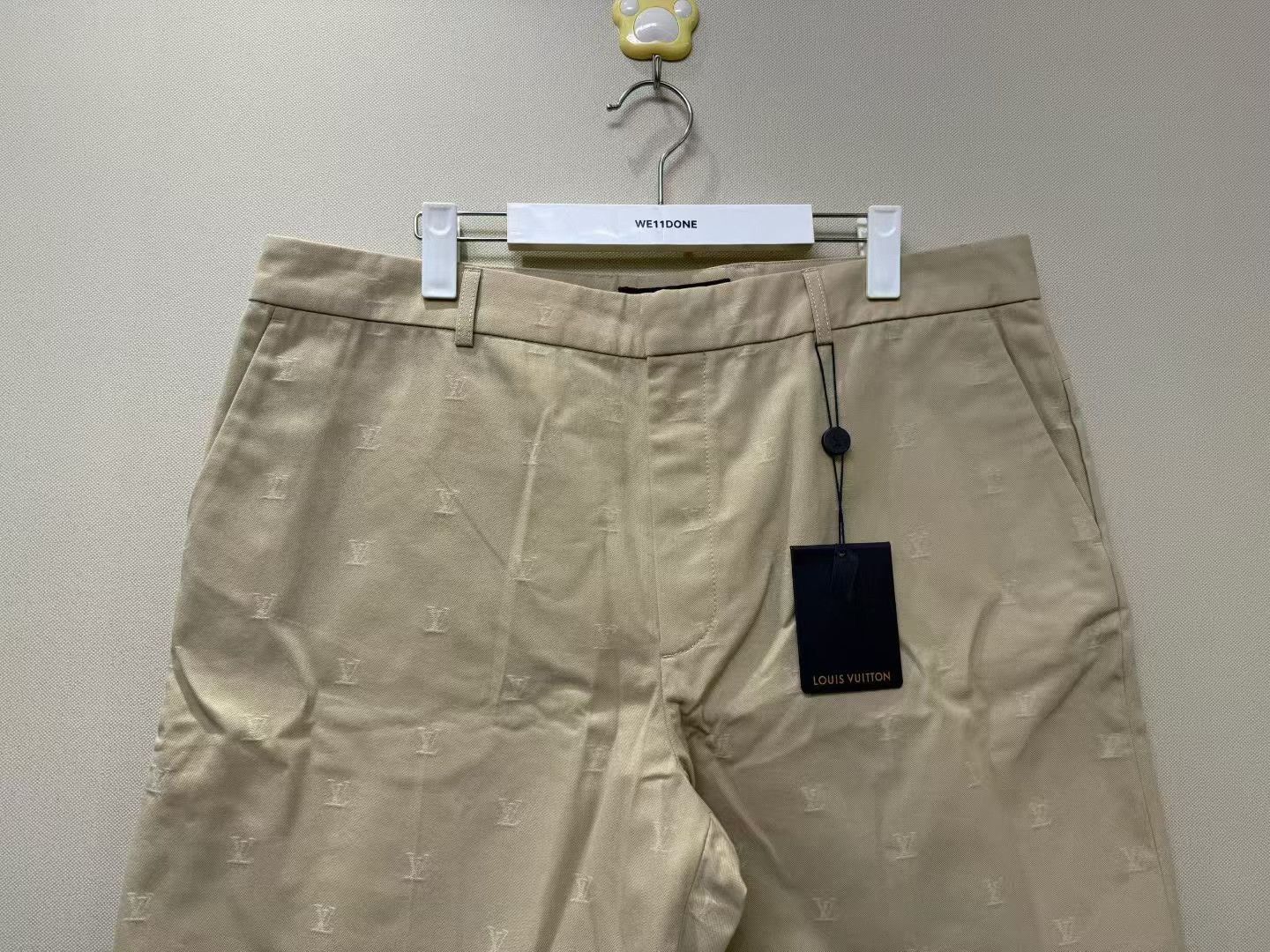 Louis Vuitton Louis Vuitton LV Logo Embroidered Shorts Size US 28 / EU 44 - 2 Thumbnail