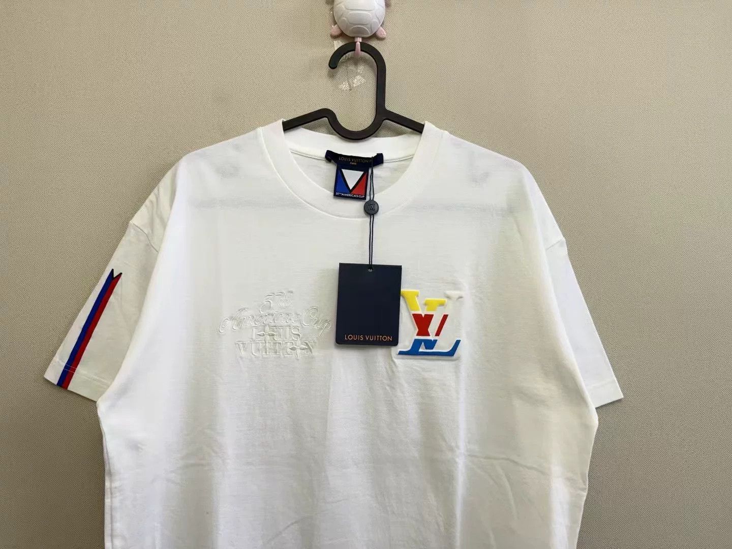 Louis Vuitton Louis Vuitton LV Sailing Color Logo T-shirt Size US S / EU 44-46 / 1 - 2 Thumbnail