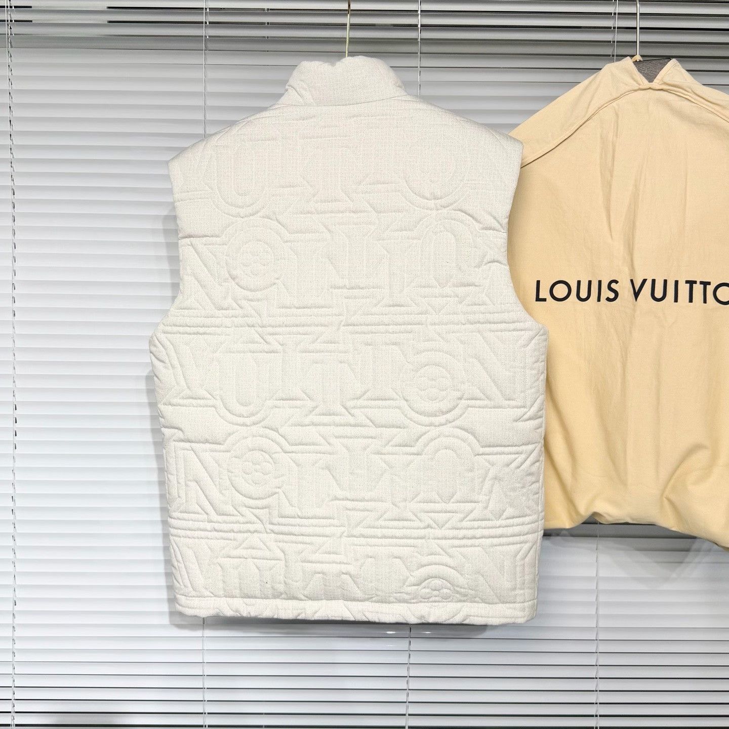 Louis Vuitton LV 2024 Show Down Vest White Size US S / EU 44-46 / 1 - 2 Thumbnail