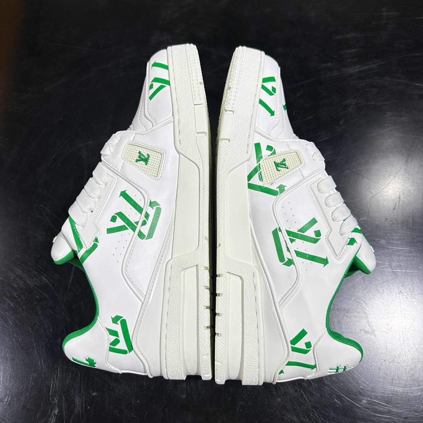 Louis Vuitton Louis Vuitton Trainer Sneakers Size US 8.5 / EU 41-42 - 6 Thumbnail