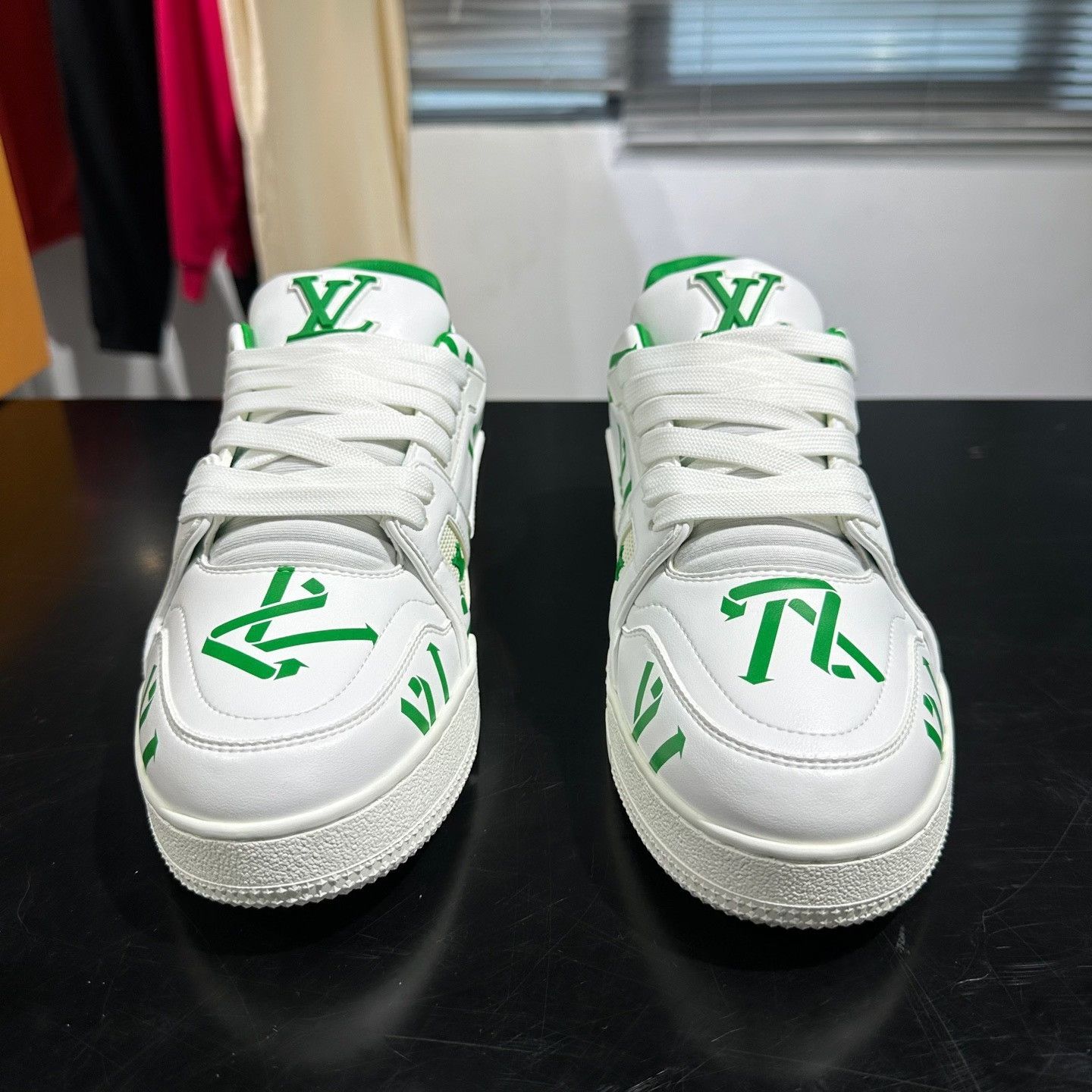 Louis Vuitton Louis Vuitton Trainer Sneakers Size US 8.5 / EU 41-42 - 2 Thumbnail