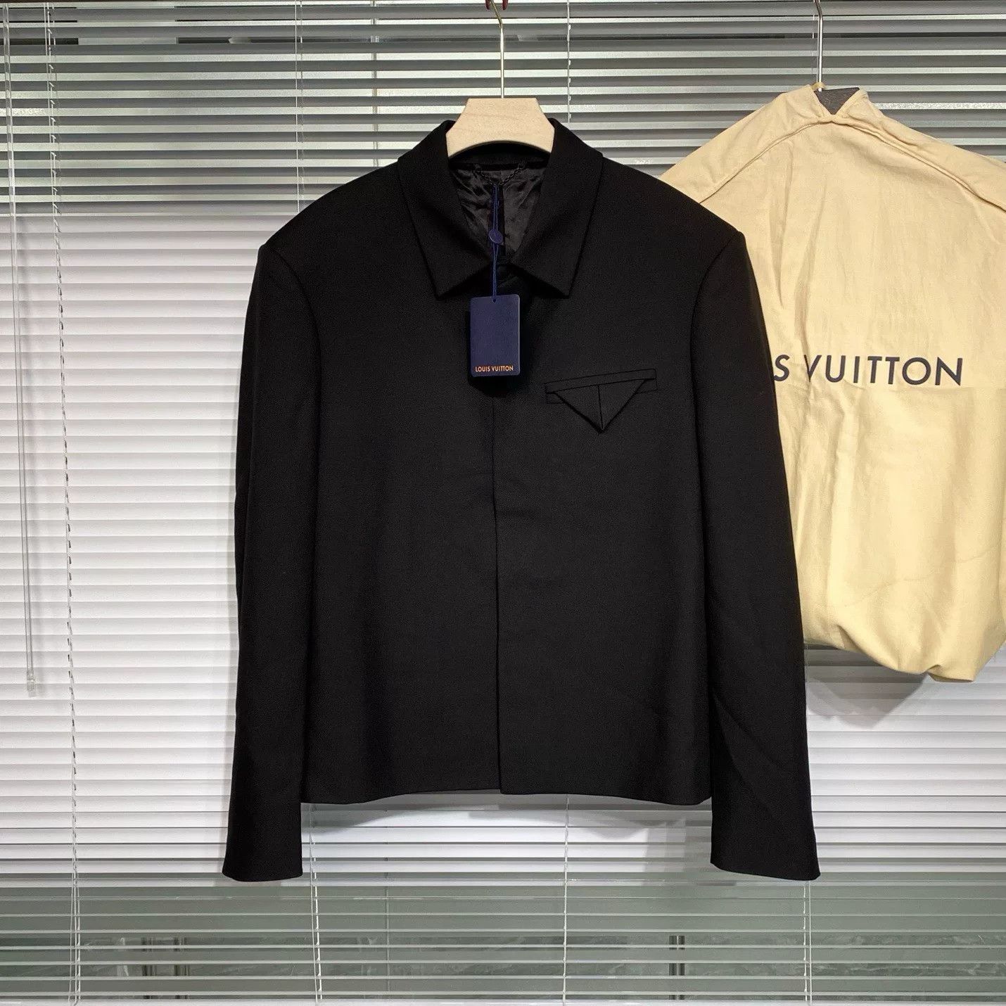 Louis Vuitton Louis Vuitton 2025 Pearl Logo Blazer Size US L / EU 52-54 / 3 - 2 Thumbnail