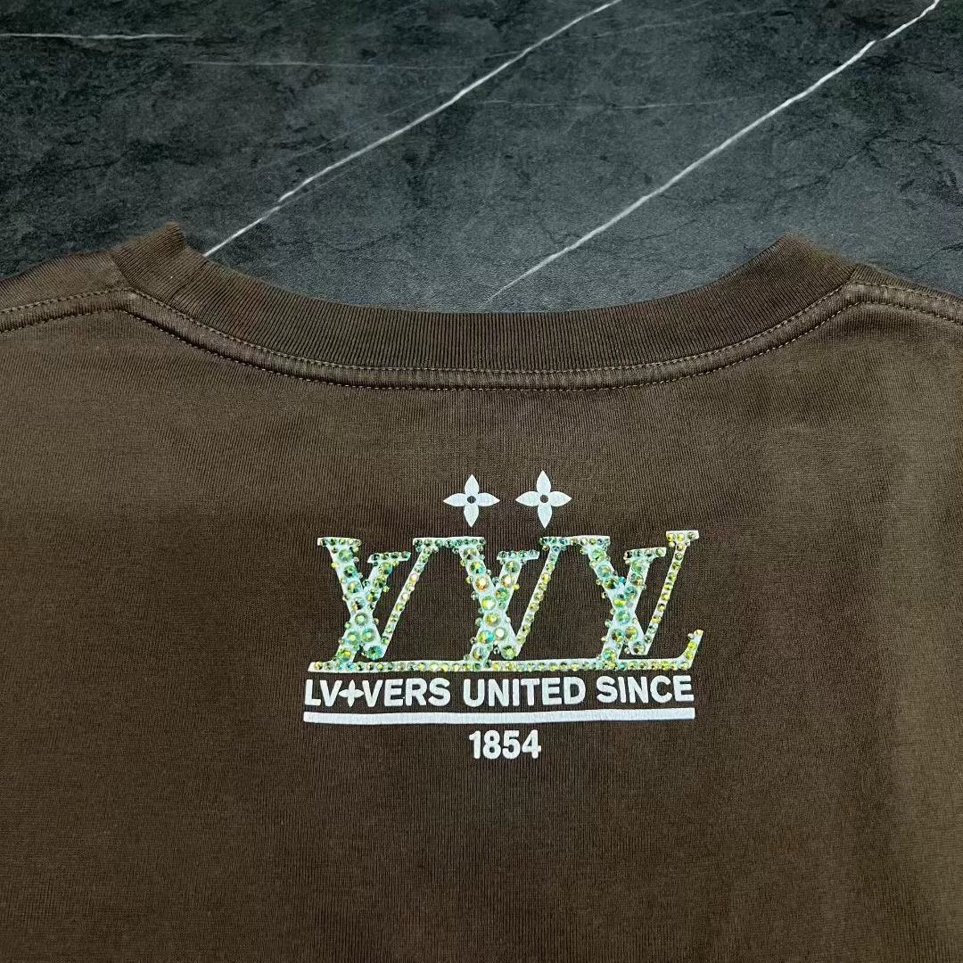 Louis Vuitton Louis Vuitton SS25 Graphic Print T-Shirt Size US XXL / EU 58 / 5 - 3 Thumbnail