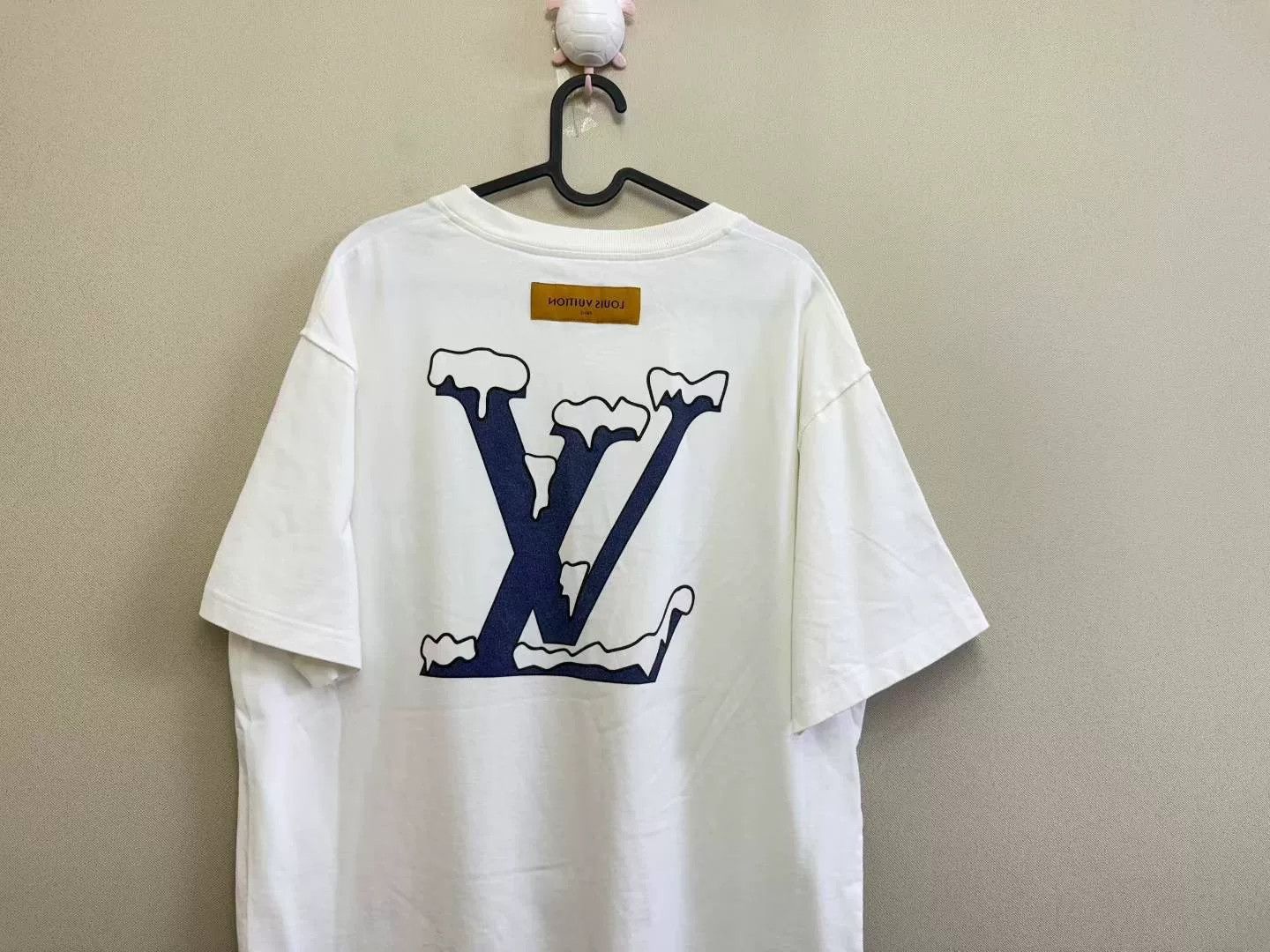 Louis Vuitton Louis Vuitton LV Logo Short Sleeve T-Shirt Size US XL / EU 56 / 4 - 5 Thumbnail
