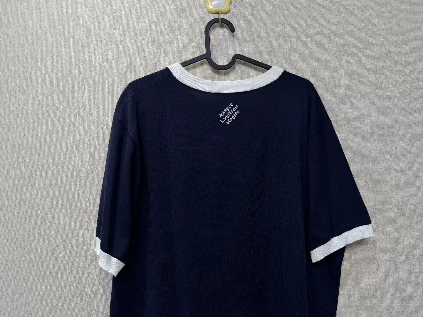 Louis Vuitton Louis Vuitton Embroidered Floral Logo T-Shirt Size US XL / EU 56 / 4 - 5 Thumbnail