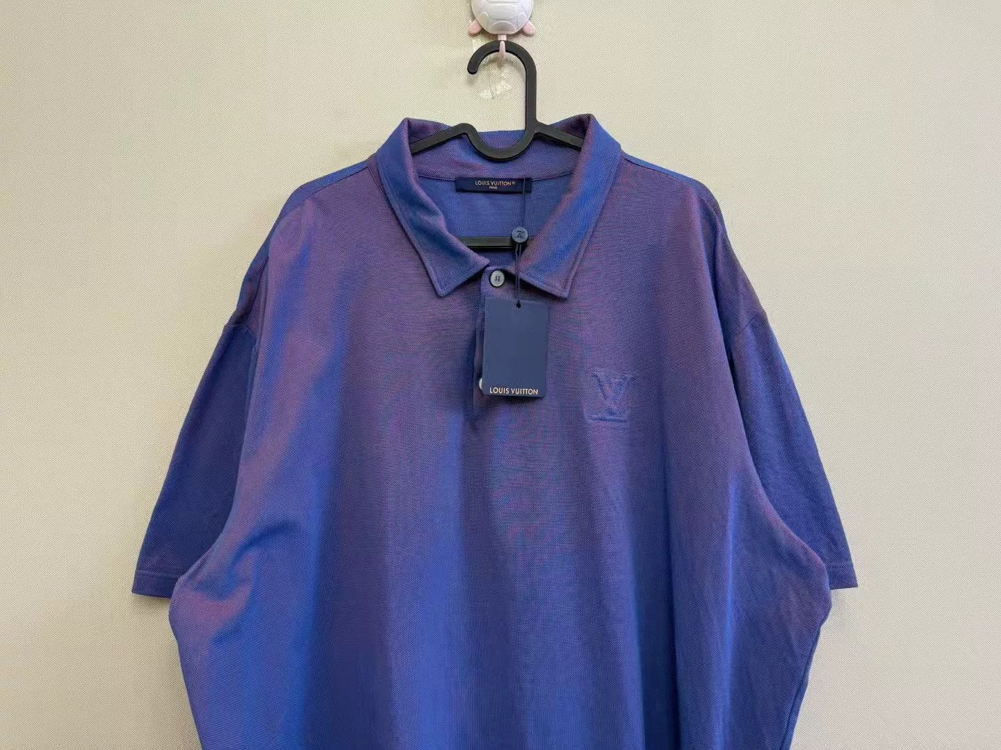 Louis Vuitton Louis Vuitton Purple Gradient Embossed Logo Polo Size US XXL / EU 58 / 5 - 2 Thumbnail