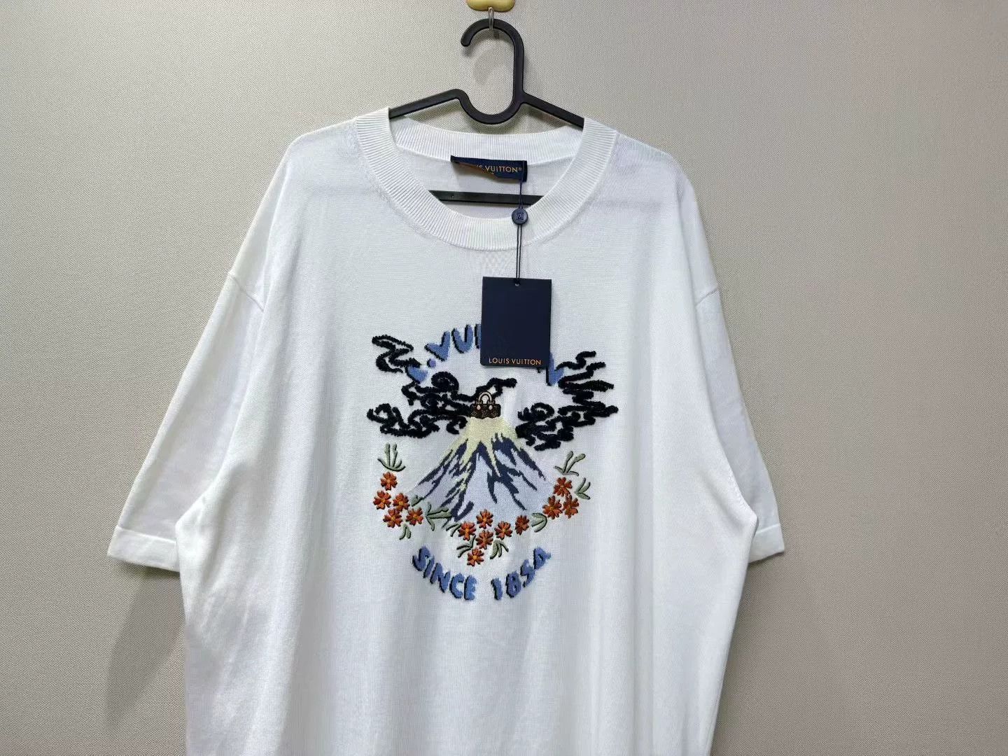 Louis Vuitton Louis Vuitton LV x Nigo Snow Mountain Logo T-shirt Size US XXL / EU 58 / 5 - 2 Thumbnail