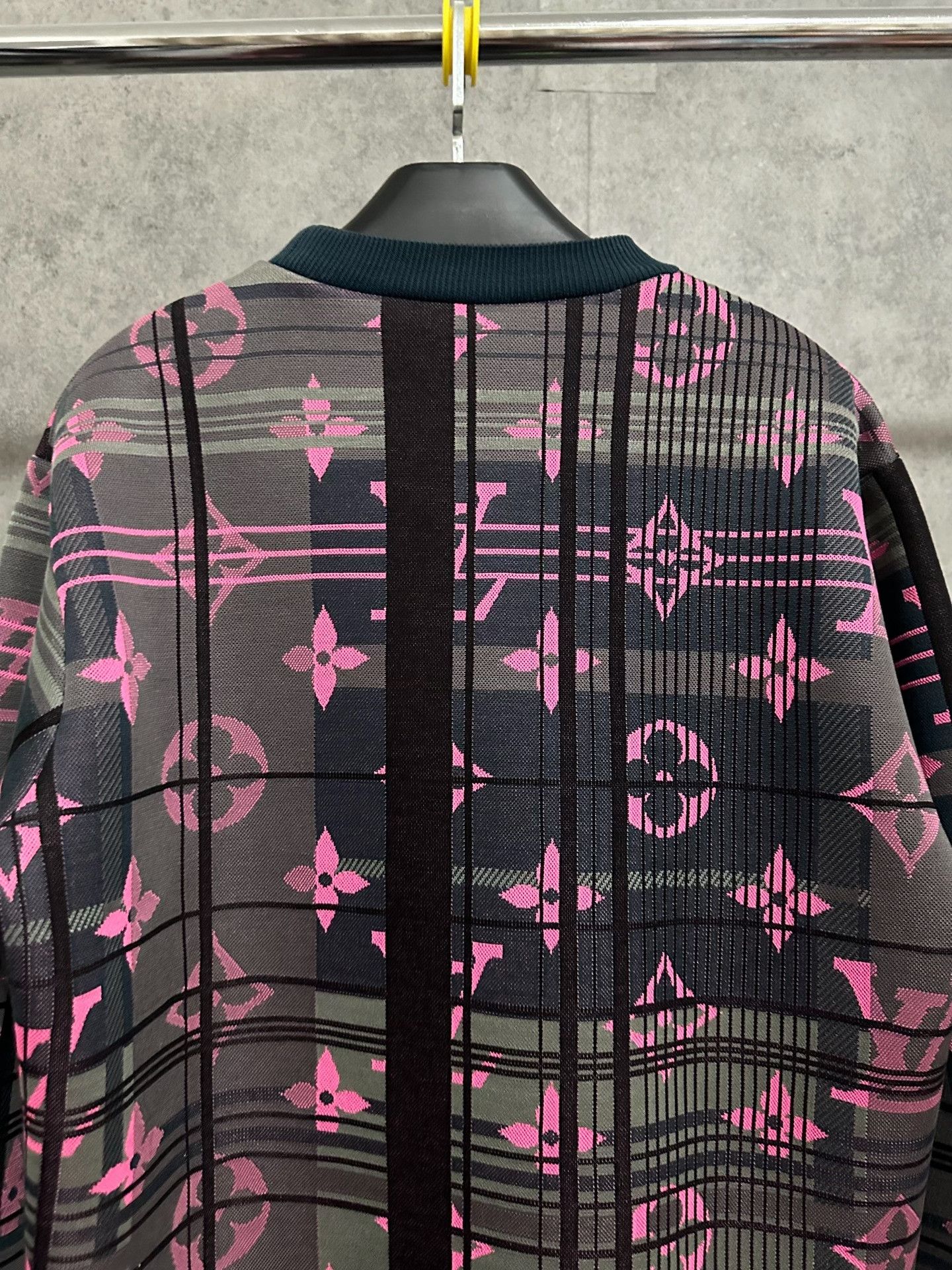Louis Vuitton Louis Vuitton Neon Monogram Crewneck Sweatshirt Size US M / EU 48-50 / 2 - 5 Thumbnail