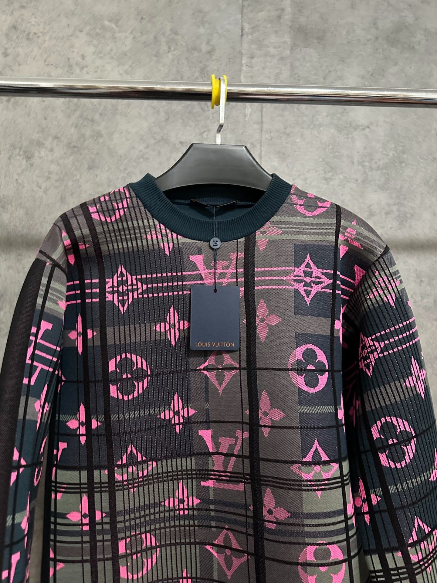 Louis Vuitton Louis Vuitton Neon Monogram Crewneck Sweatshirt Size US M / EU 48-50 / 2 - 2 Thumbnail