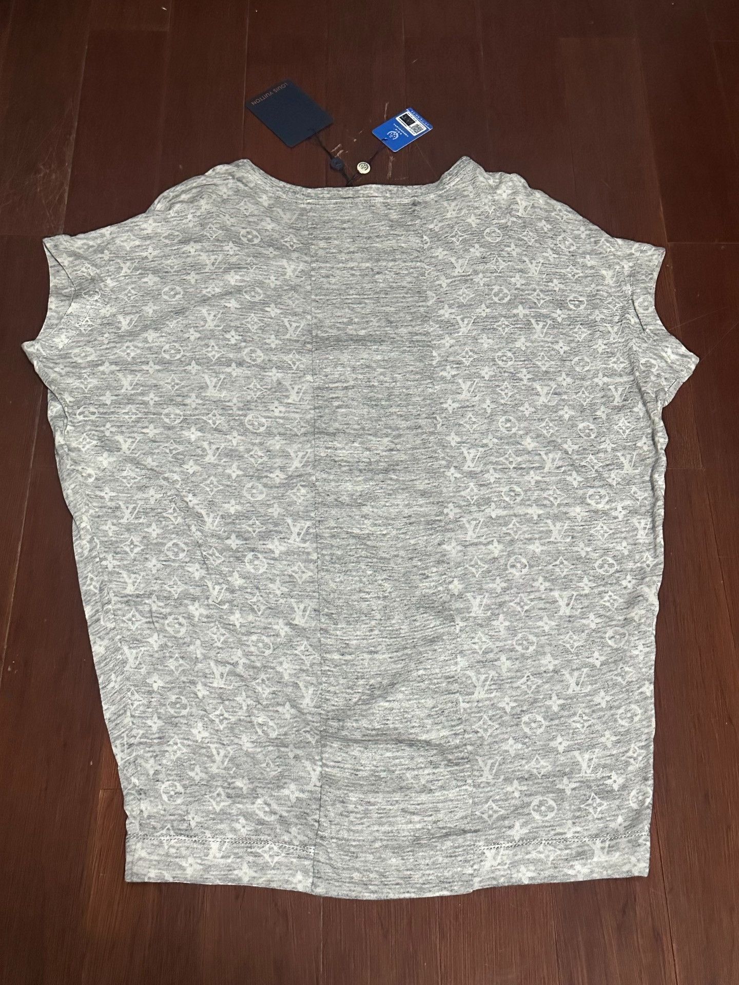 Louis Vuitton LV Monogram Print Short Sleeve T-Shirt Size XS / US 0-2 / IT 36-38 - 4 Thumbnail