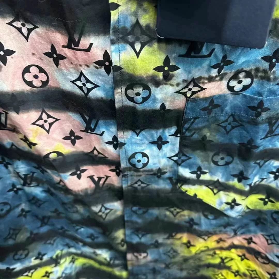Louis Vuitton Louis Vuitton Tie-Dye Gradient Print Short-Sleeve Shirt Size US S / EU 44-46 / 1 - 3 Thumbnail