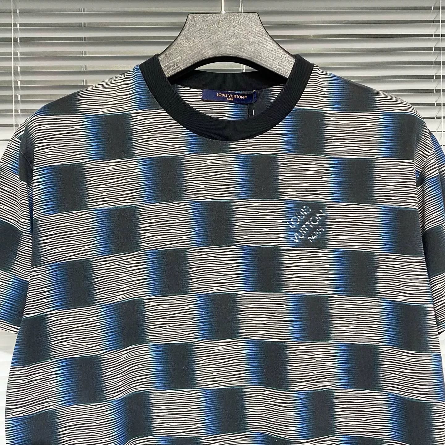 Louis Vuitton LV Blue-Gray Checkered Logo T-shirt Size US M / EU 48-50 / 2 - 3 Thumbnail