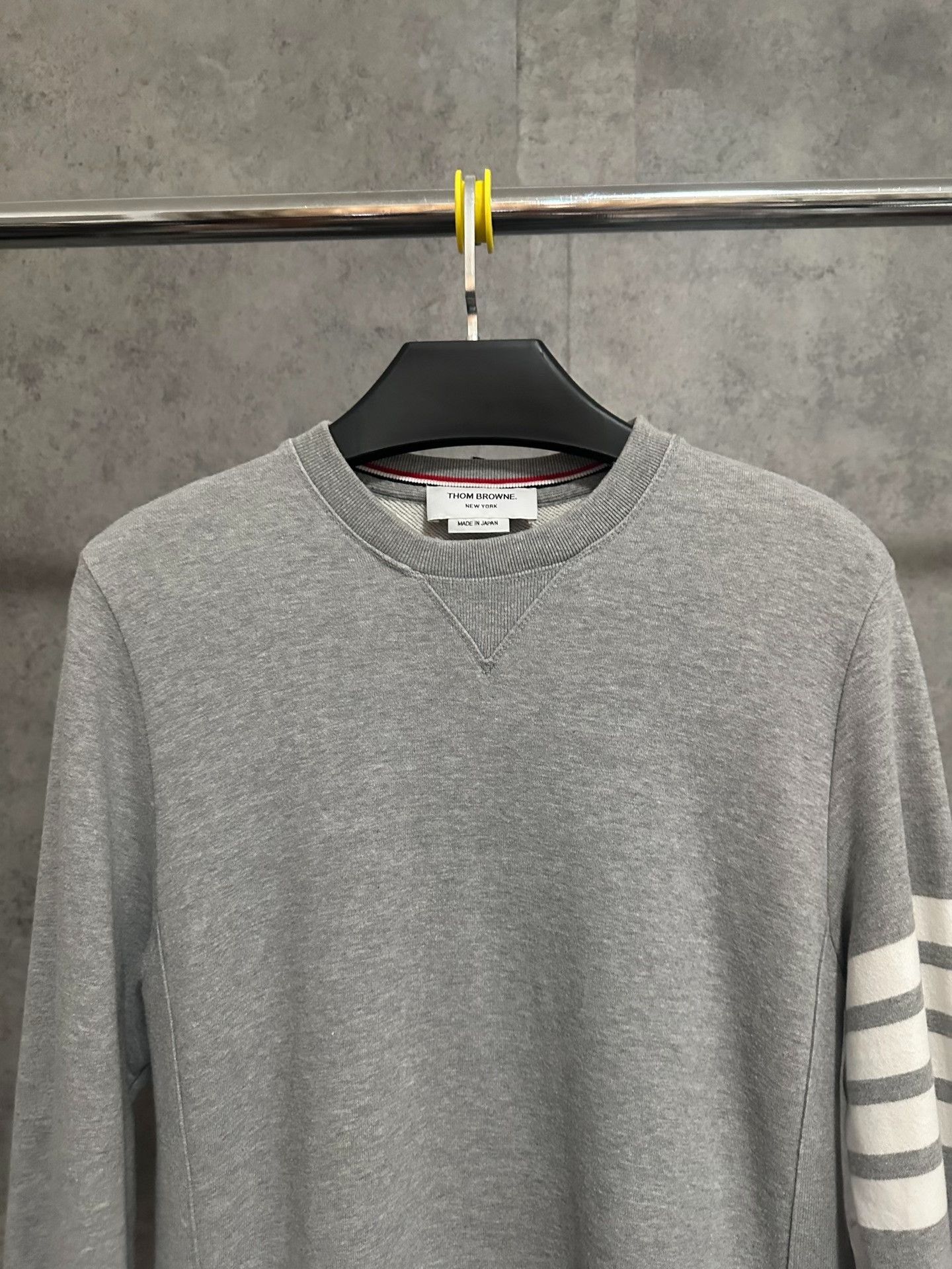 Thom Browne Thom Browne Classic Gray Four-Stripe Crewneck Size US M / EU 48-50 / 2 - 2 Thumbnail