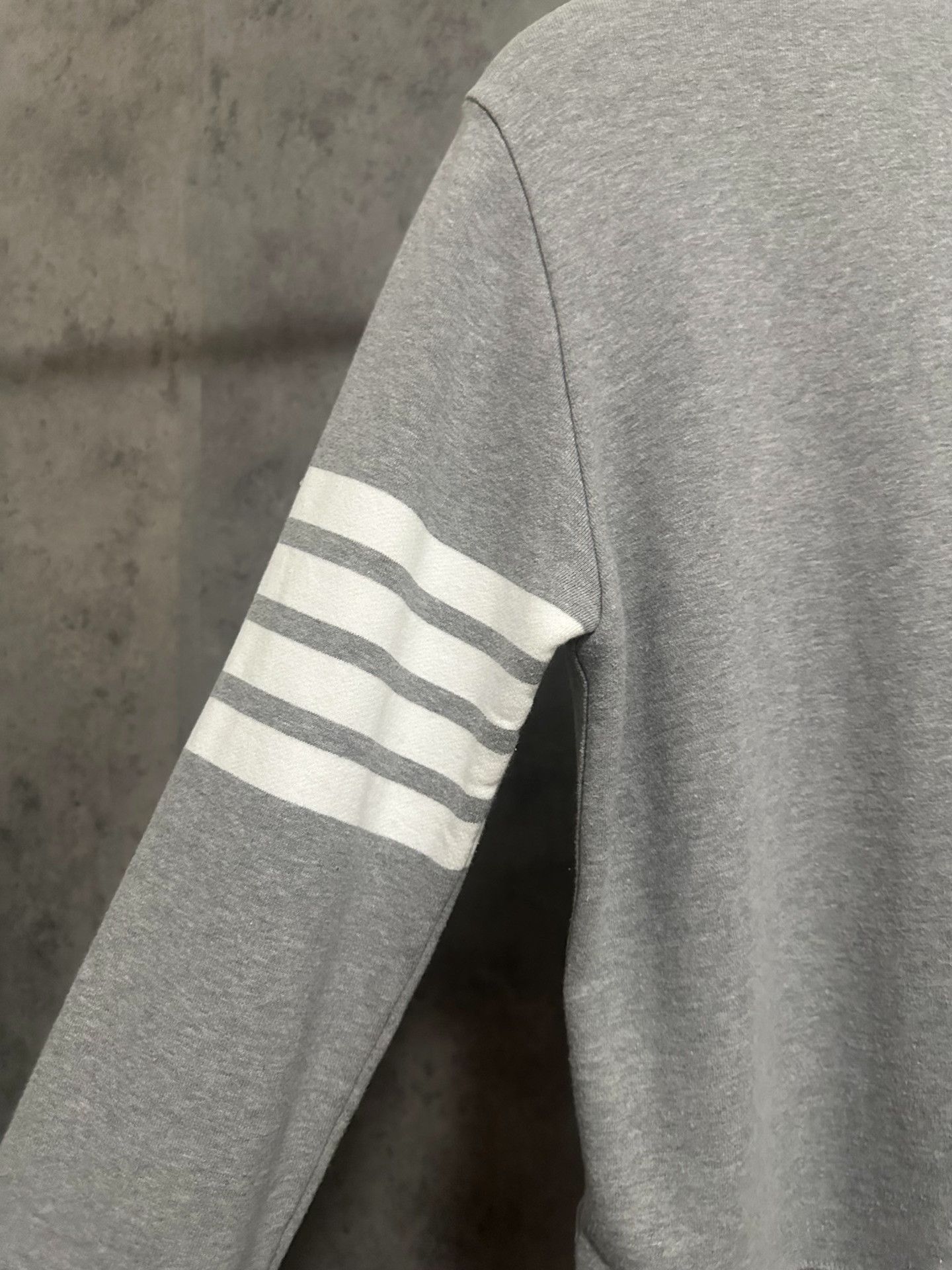 Thom Browne Thom Browne Classic Gray Four-Stripe Crewneck Size US M / EU 48-50 / 2 - 7 Thumbnail