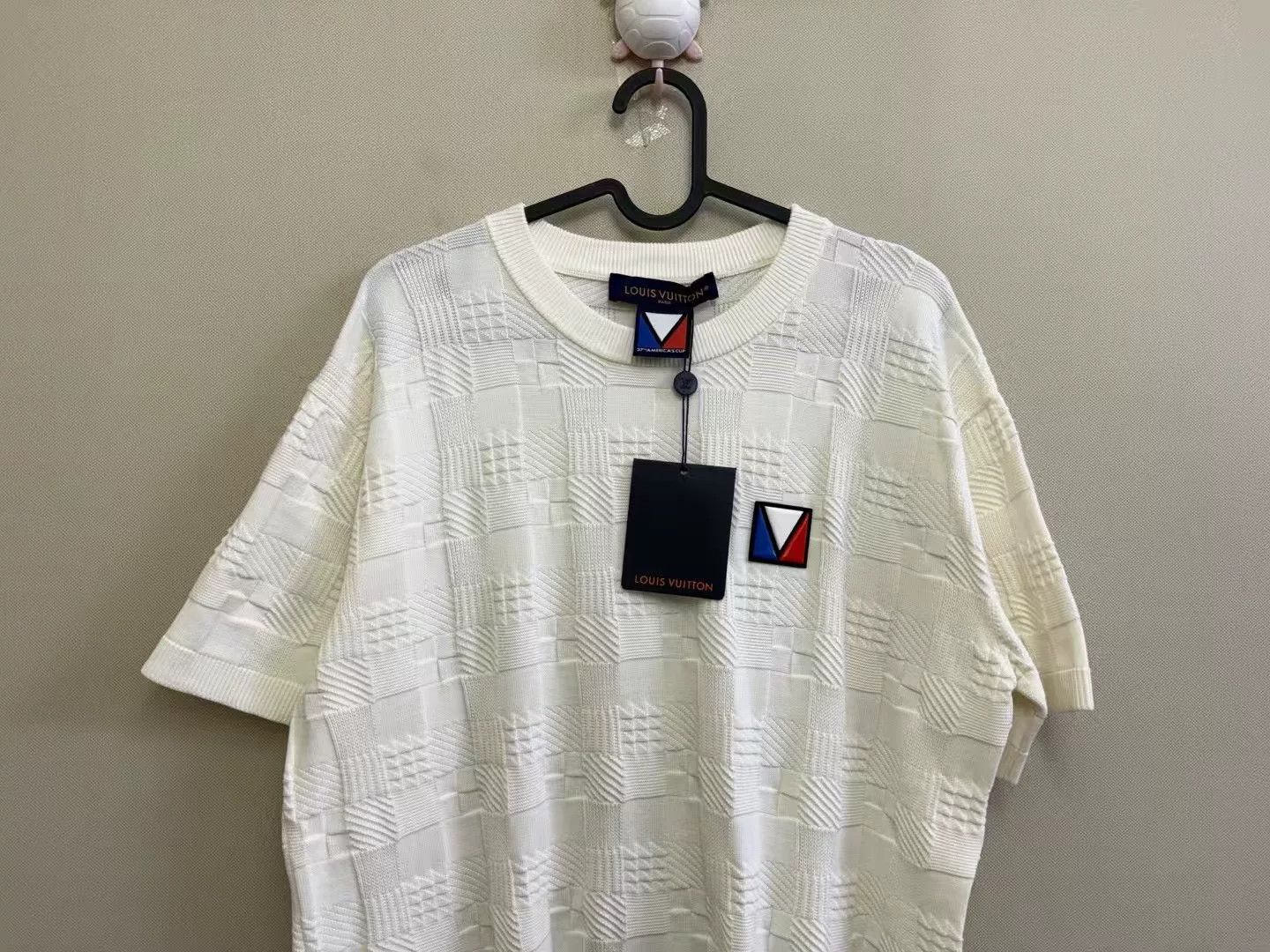 Louis Vuitton Louis Vuitton Damier Logo Towel Short Sleeve Size US M / EU 48-50 / 2 - 2 Thumbnail