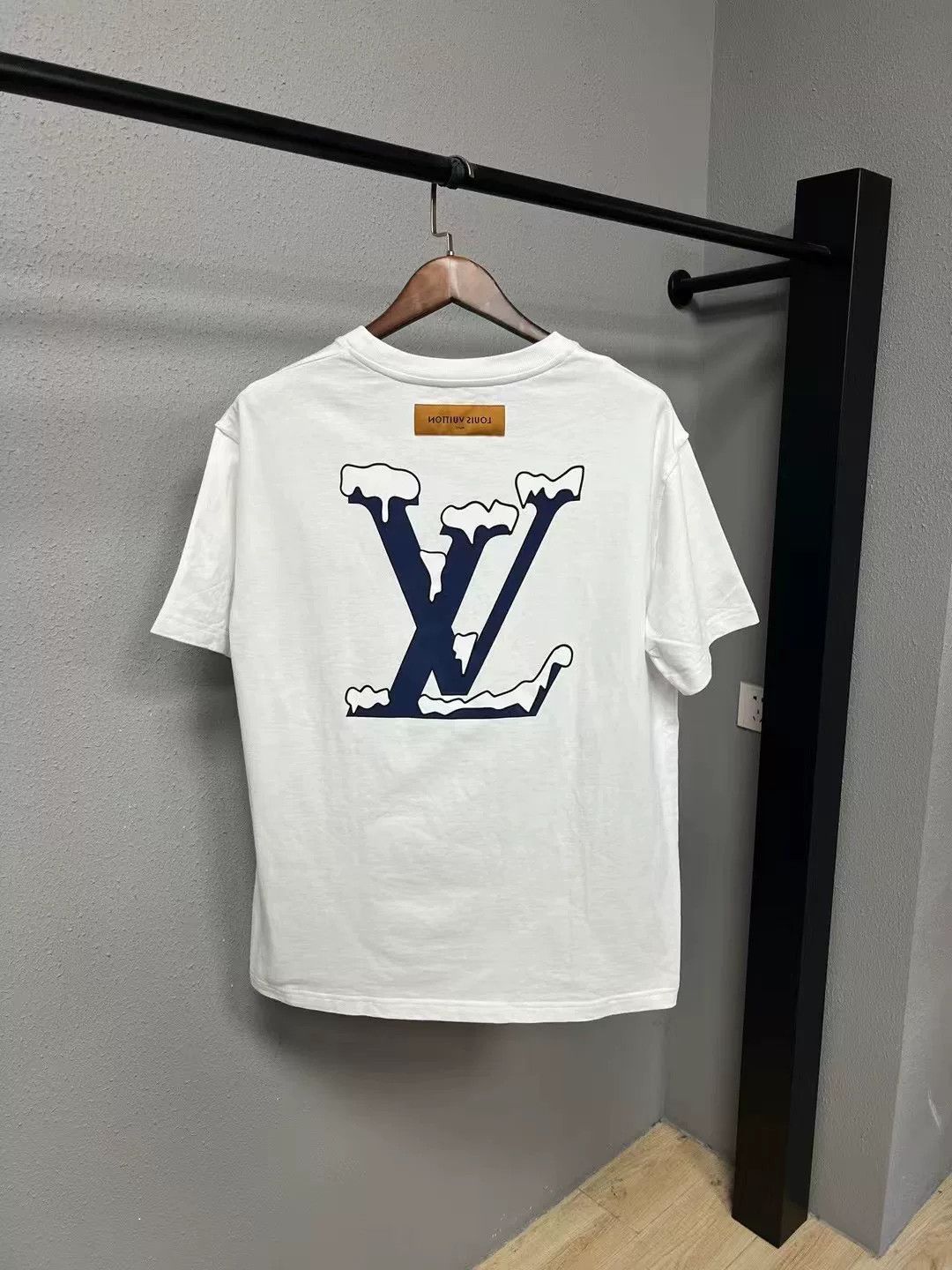 Louis Vuitton Lv Snow Mountain Short Sleeve Size US XL / EU 56 / 4 - 2 Thumbnail
