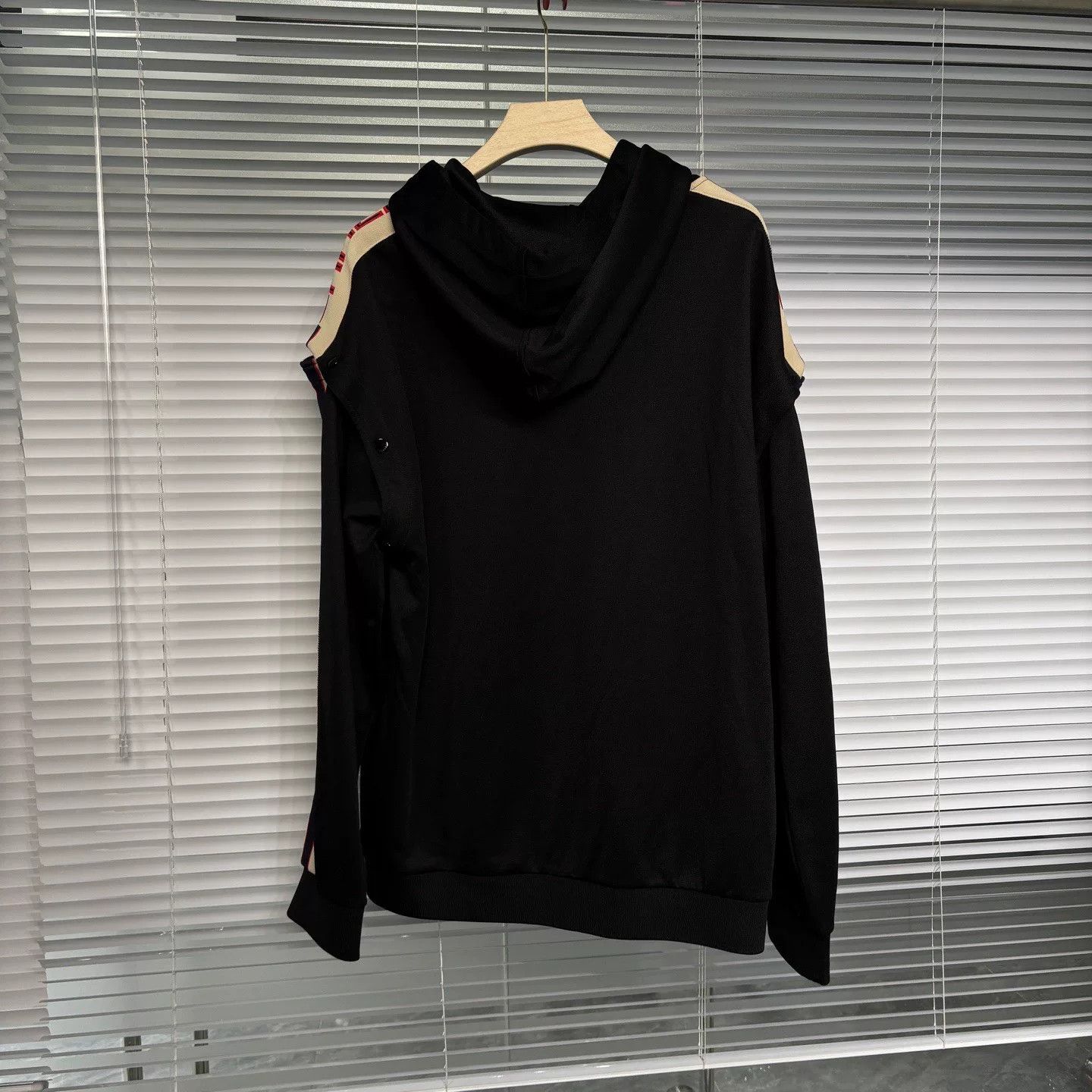 Gucci Gucci Detachable Sleeve Logo Hoodie XL Size US XL / EU 56 / 4 - 2 Thumbnail